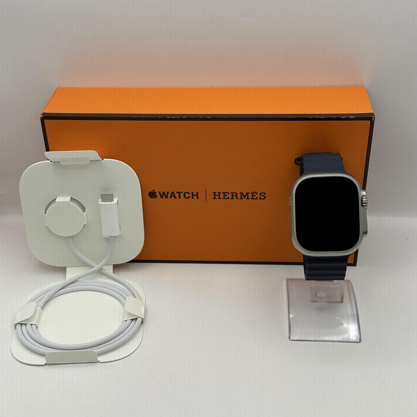 Apple Watch Hermès (Ultra 3) 49mm Natural Titanium (LTE) w/ Navy Ocean – 9/10