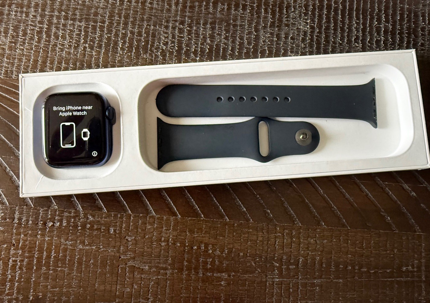 Apple Watch Series 9 GPS 41 mm Aluminum Case With Midnight Sport Band M/L