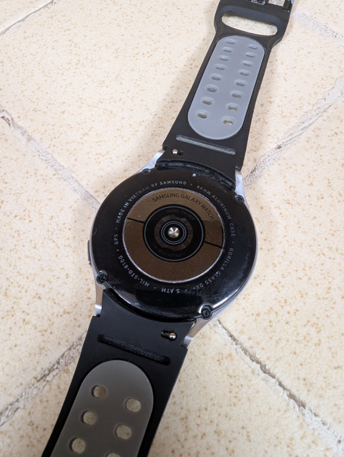 Samsung Galaxy Watch 4 SM-R870 Black 44mm with Wristbands and Chargers Bundle