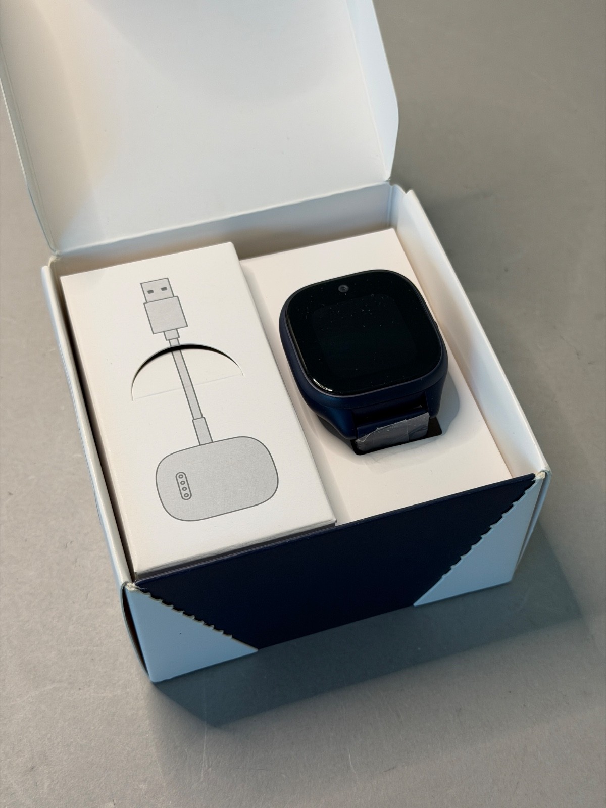 NEW Gizmo Watch 3 Blue Dark Navy QTAX57 Verizon Smartwatch Kids QTAX57 in Box