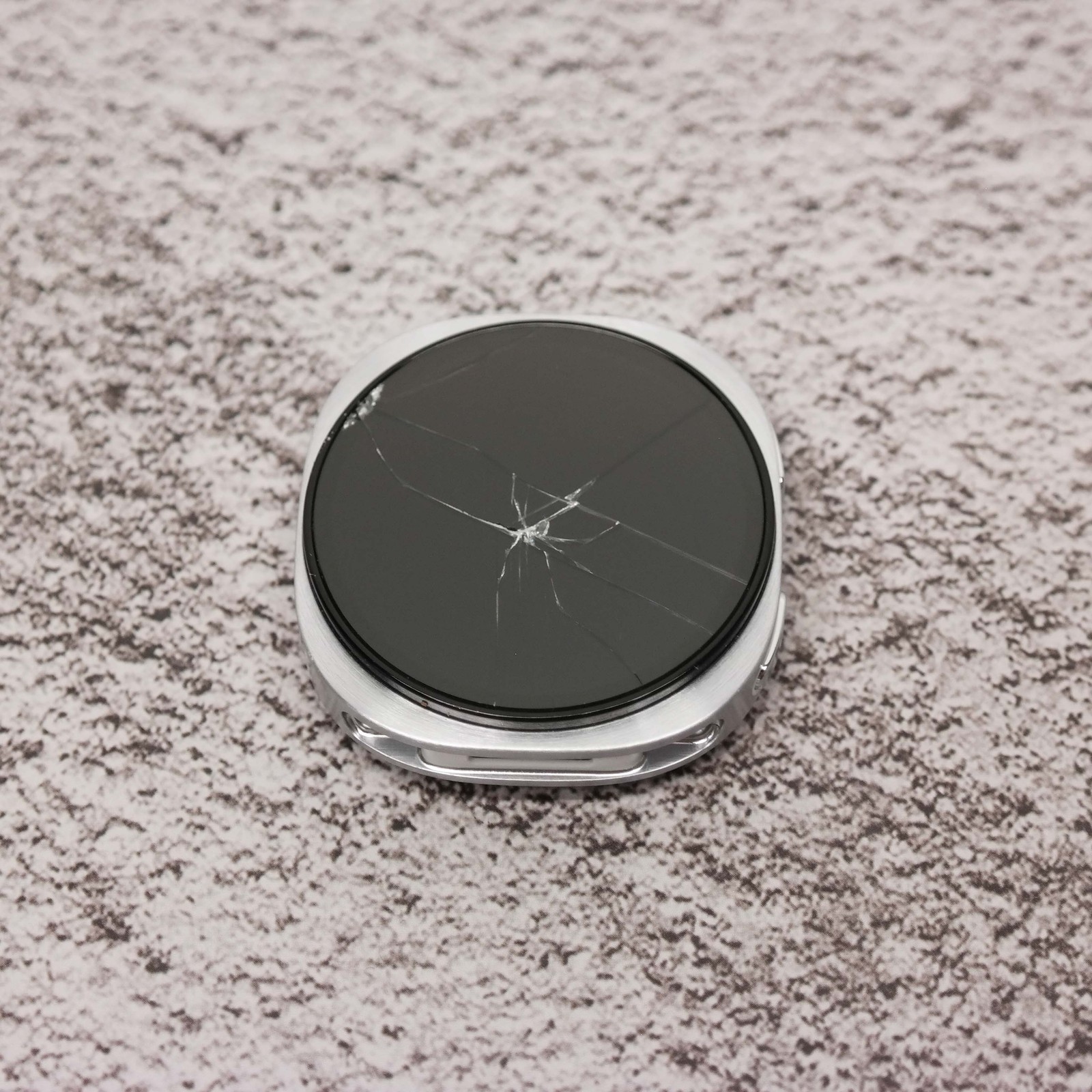 Samsung Galaxy Watch8 SM-L320 Aluminum 40mm BT Silver BROKEN