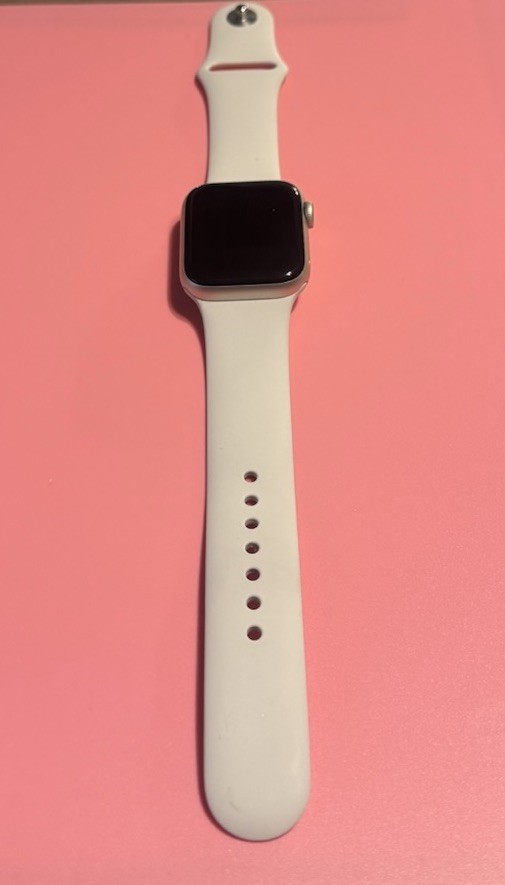 Apple Watch SE (2nd Gen) GPS 40mm Silver Aluminum Case White Band Unlocked