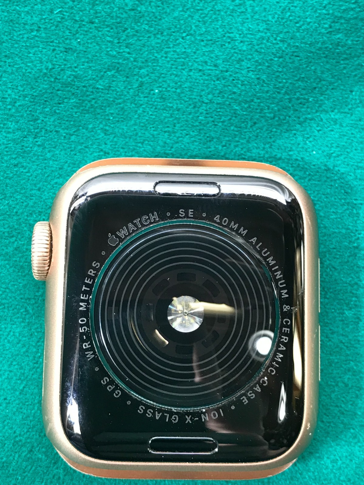 Apple Watch 1st Generation SE gold with Black Strap Otter 40mm GPS Unlocked