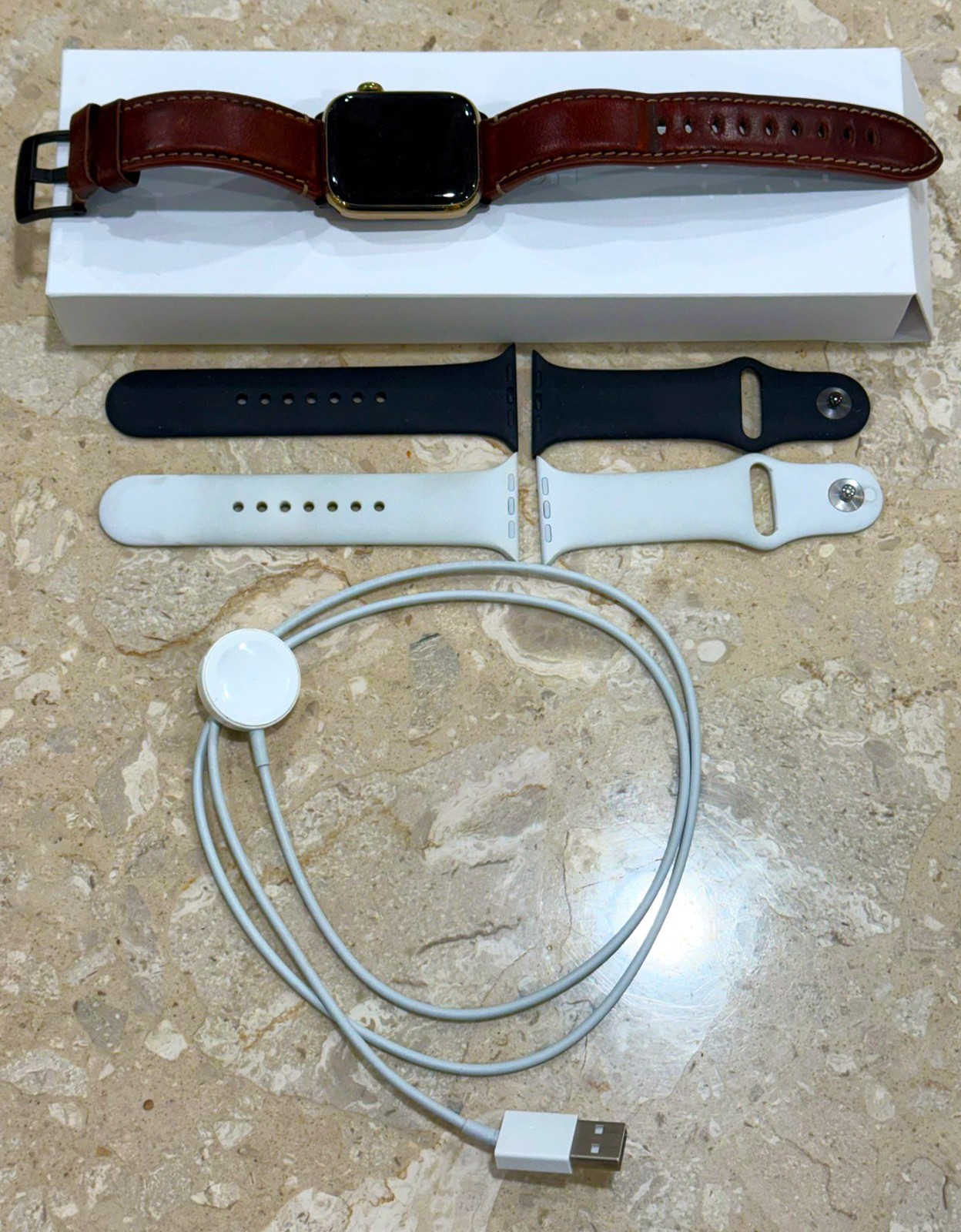 Apple Watch Series 9 GOLD Stainless Steel (Cellular) & 3 Straps / 95% Battery