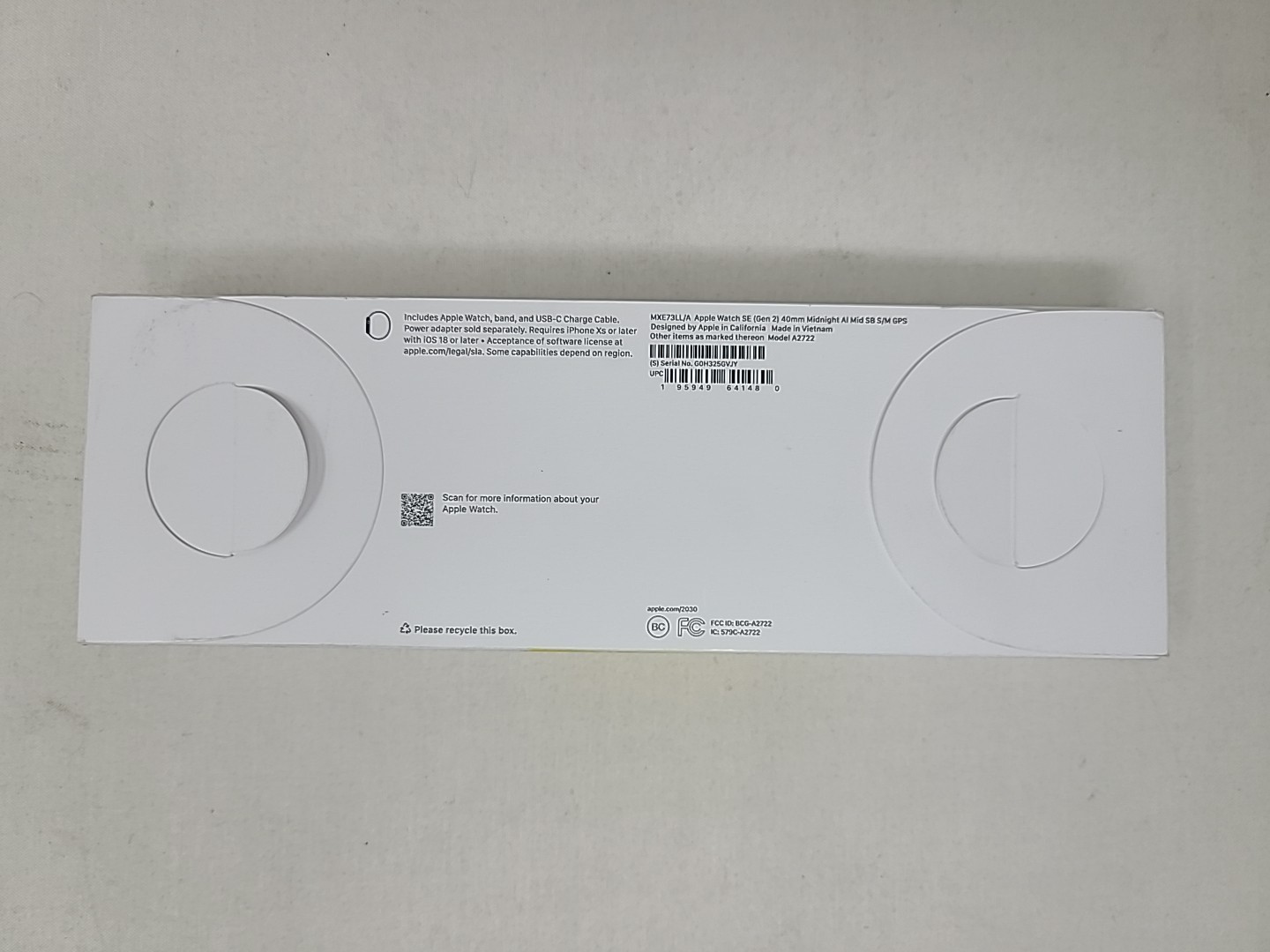 Apple Watch SE 2nd Gen 40mm Smartwatch Midnight Sport Band S/M MXE73LL/A NEW