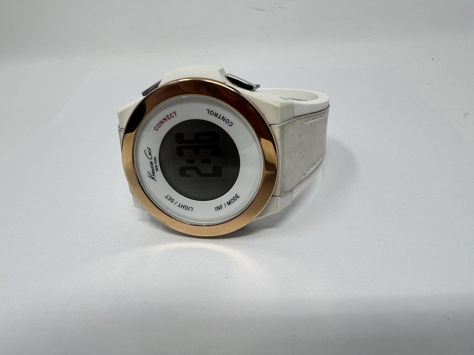 Kenneth Cole Men’s Watch G0827A Connect Smart Two Tone White Gold Silicone Band