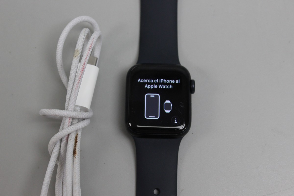 Apple Watch SE 3rd Gen 40mm Black Case Smartwatch (C31032253)