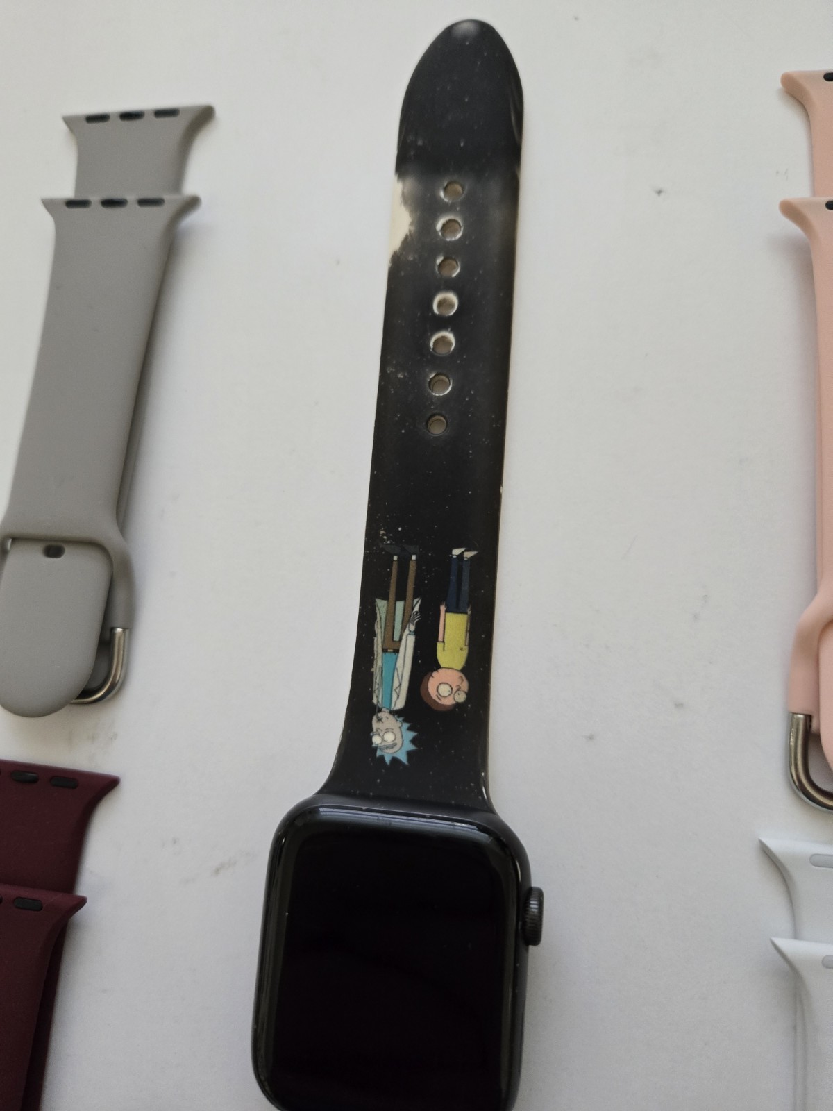 Apple Watch SE Nike 44mm GPS Rick & Morty Band + 4 Additional Bands LOCKED