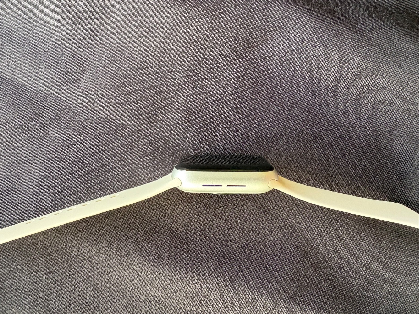 Apple 10.5 Watch 40MM 32 GB Aluminun Case Model A2722 Used