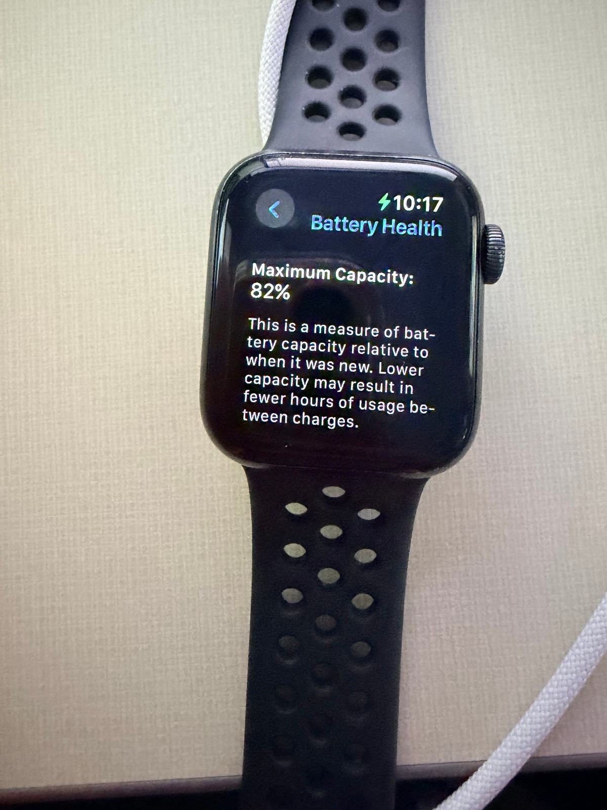 Apple Watch SE Nike 40mm Gray Aluminum Case Smartwatch MKQ33LL/A USED