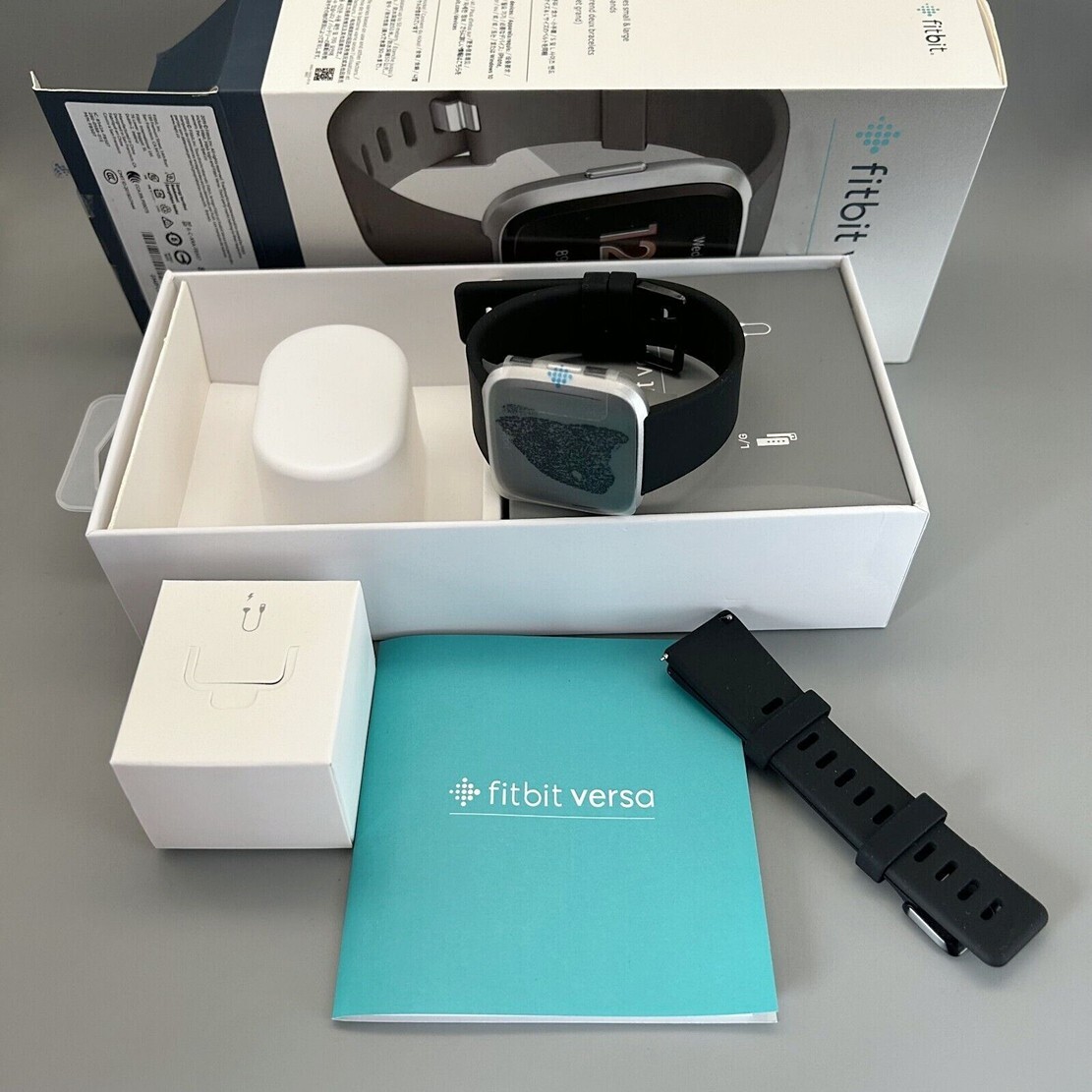 NEW Fitbit Versa Smartwatch Activity Tracker Sleep Heart Rate Monitor +S&L Strap