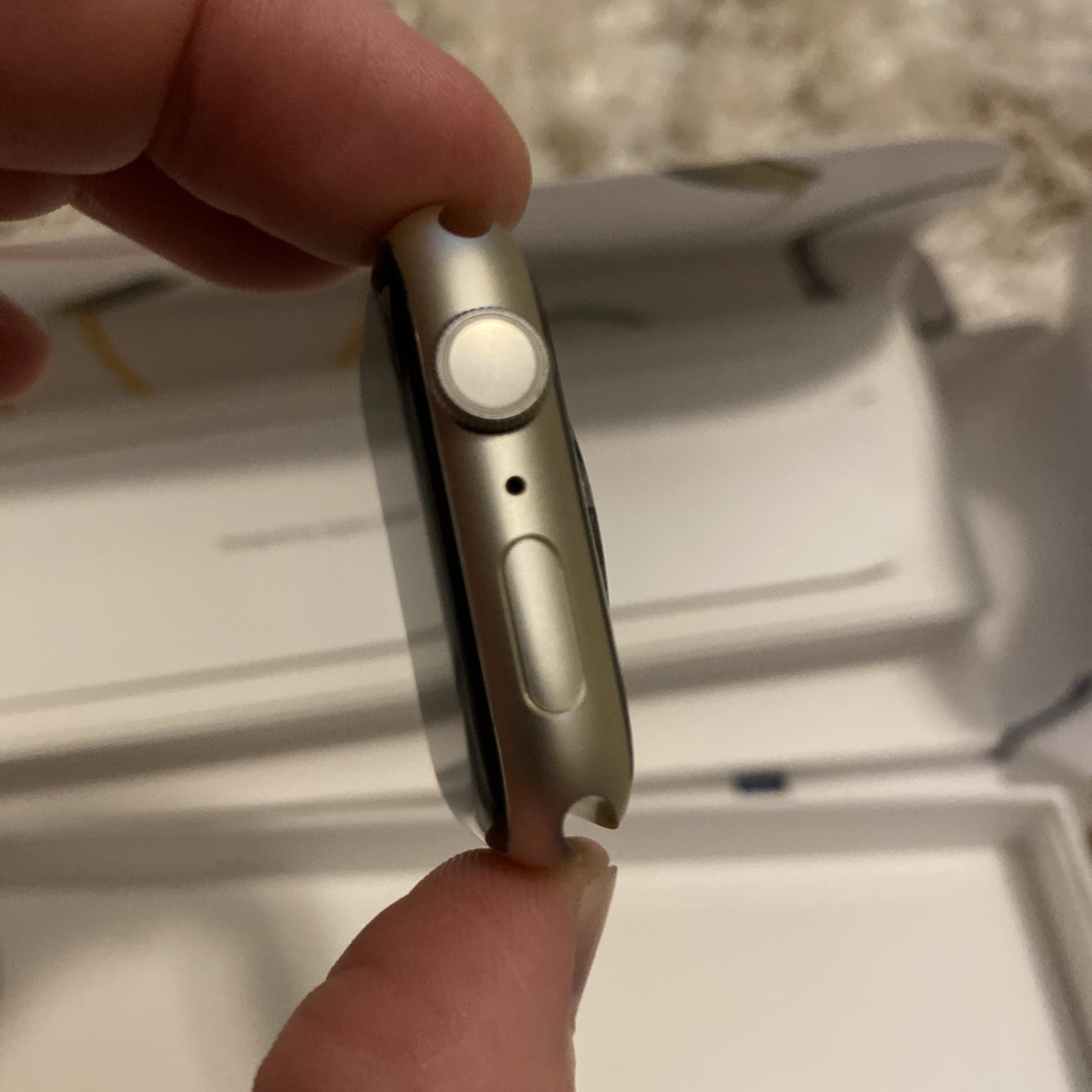 NIB Apple Watch Series 7 GPS 45mm Starlight Aluminum Case with Starlight Band