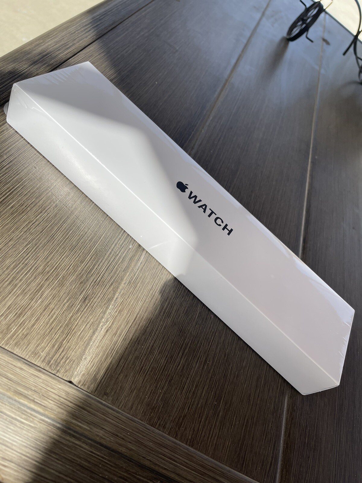 Apple Watch Series 4 44 mm Space Gray Aluminum Case with Black Sport Band (GPS)