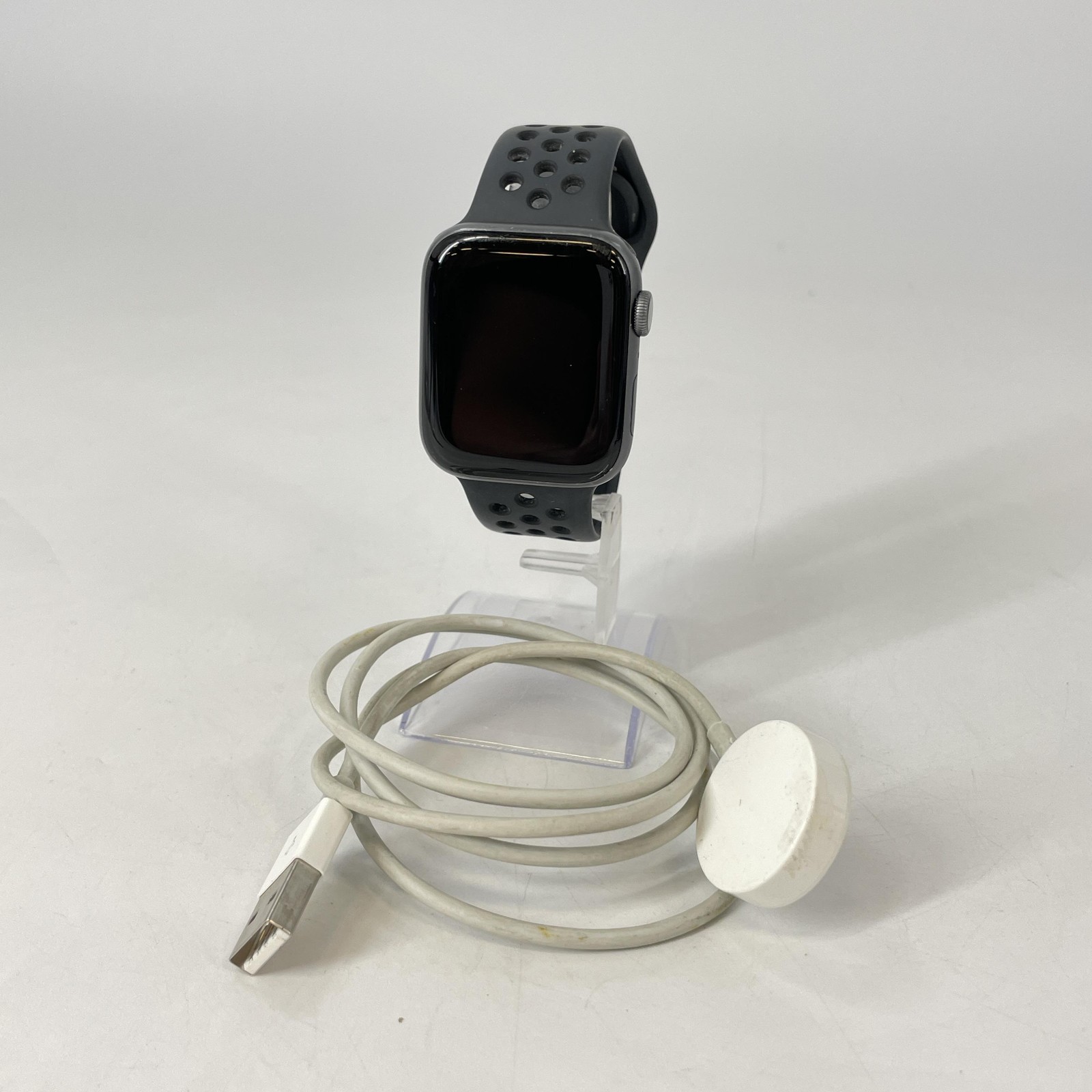 Apple Watch Series 4 44mm Space Gray Aluminum (GPS) w/ Nike Sport Band – Good