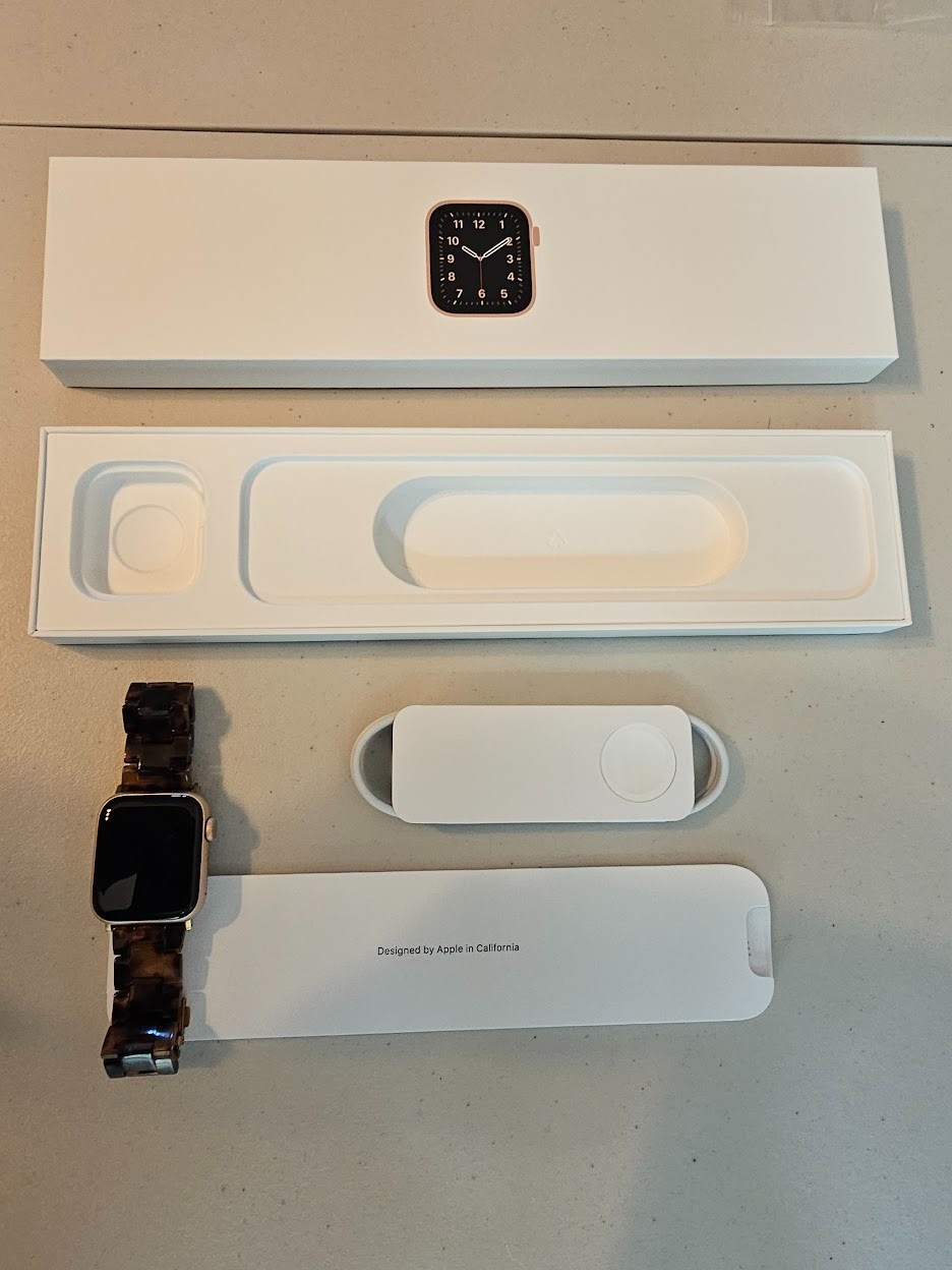 Apple Watch SE Series 1 GPS 40MM Gold Aluminum A2351 Custom Band w/ Stand