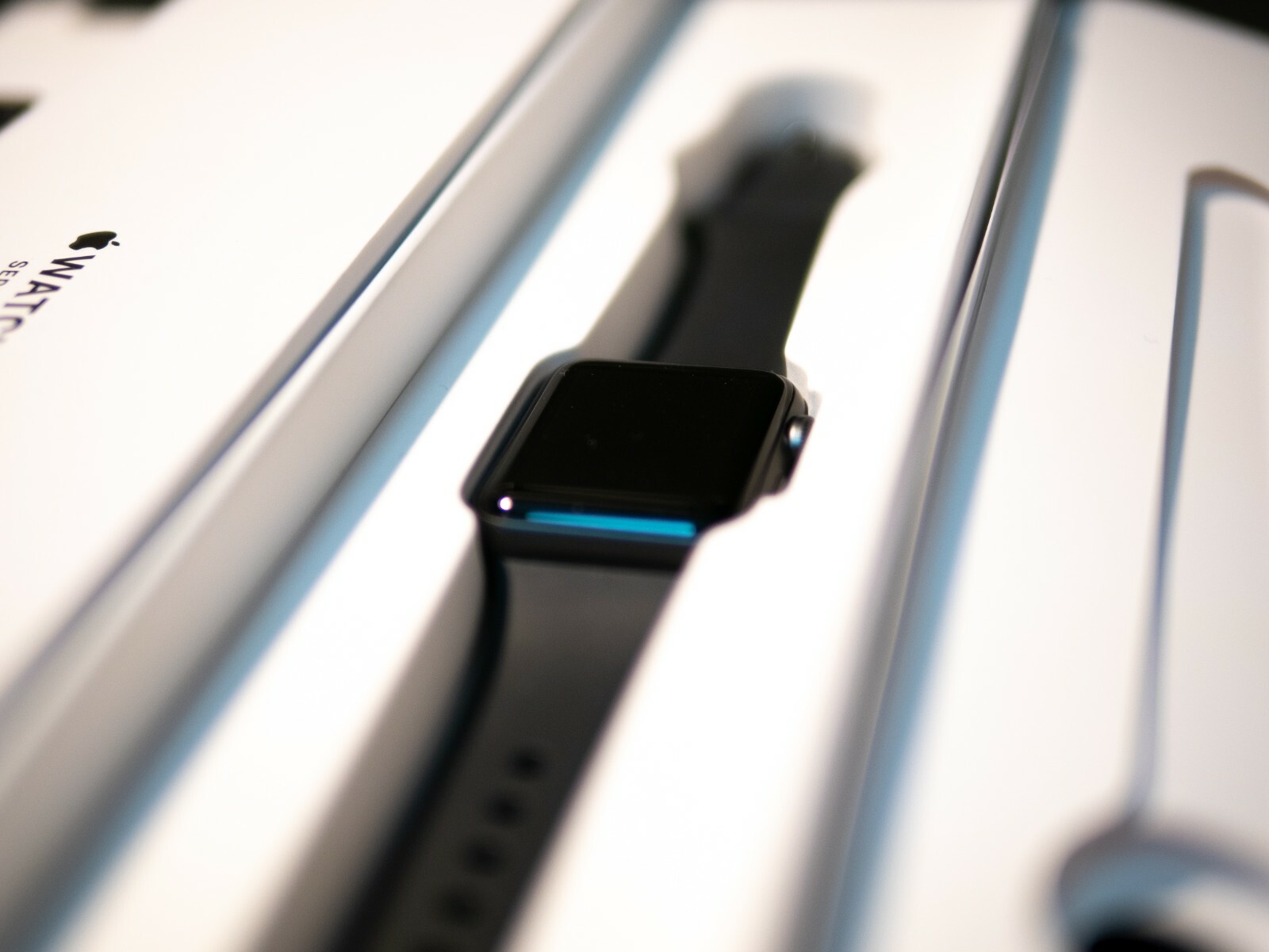 Apple Watch Series 3 38mm Cassa Grigio Siderale in Alluminio + 2 Cinturini