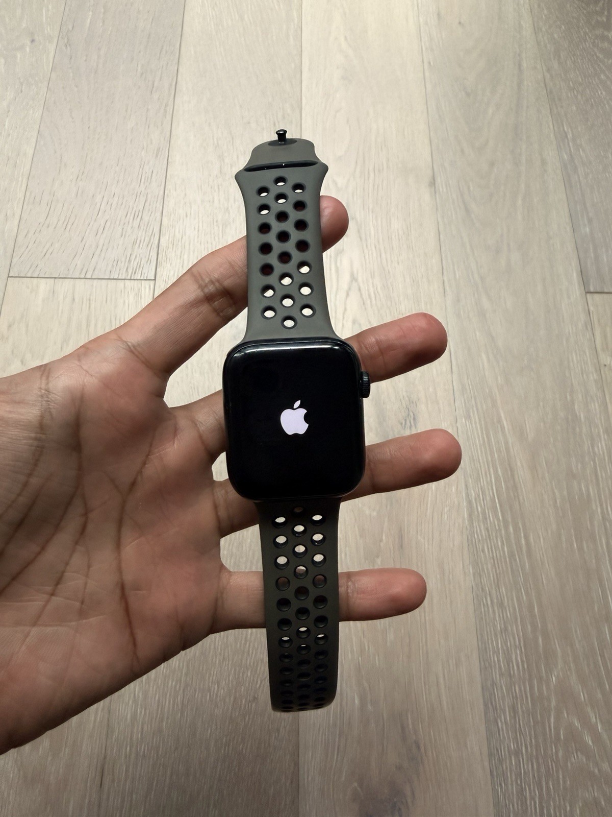 Apple Watch SE Nike 44mm Space Gray Aluminum
