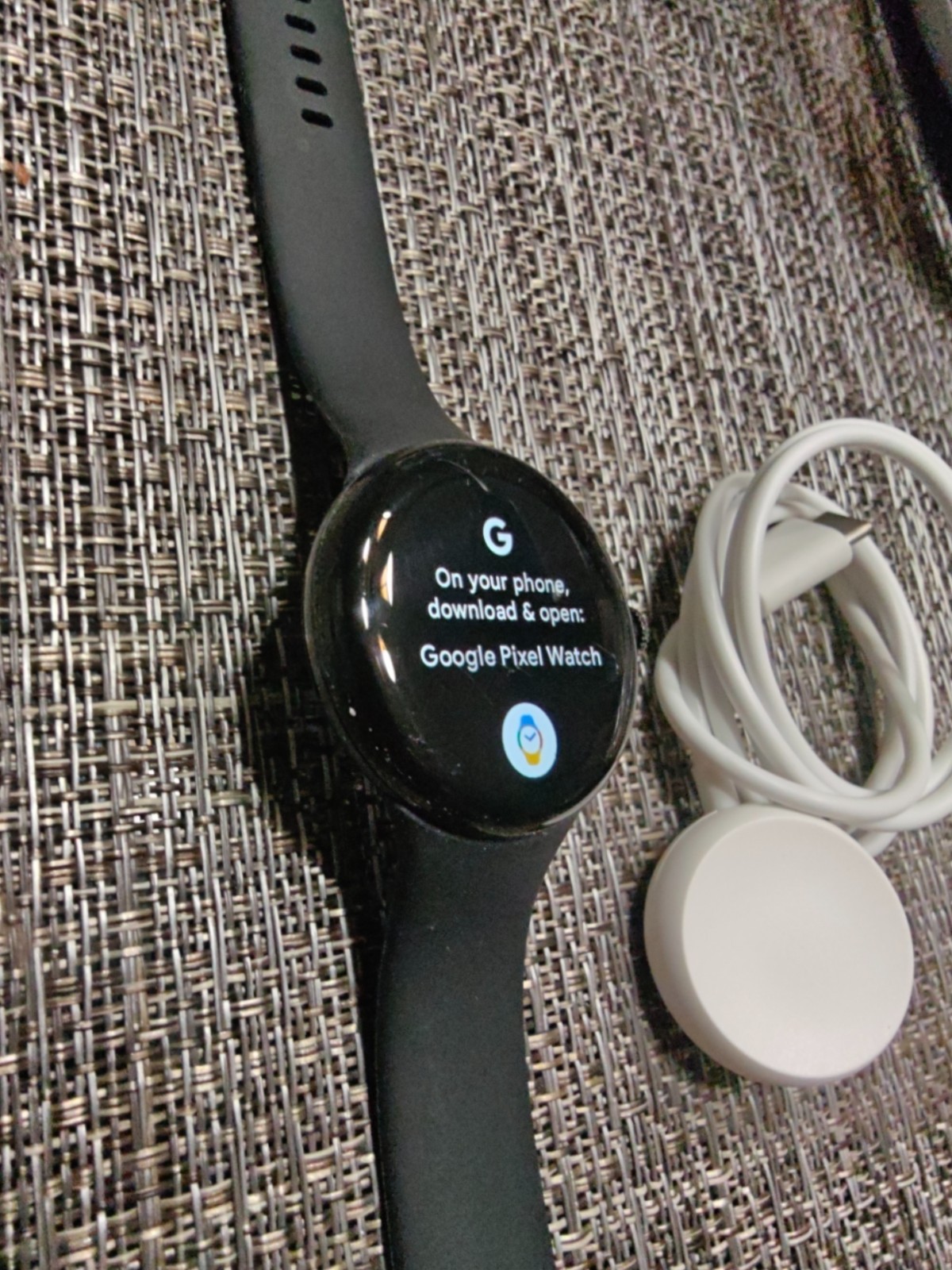 Used Google Pixel Watch 41mm LTE GWT9R Black Unlocked Smartwatch w/ accessory