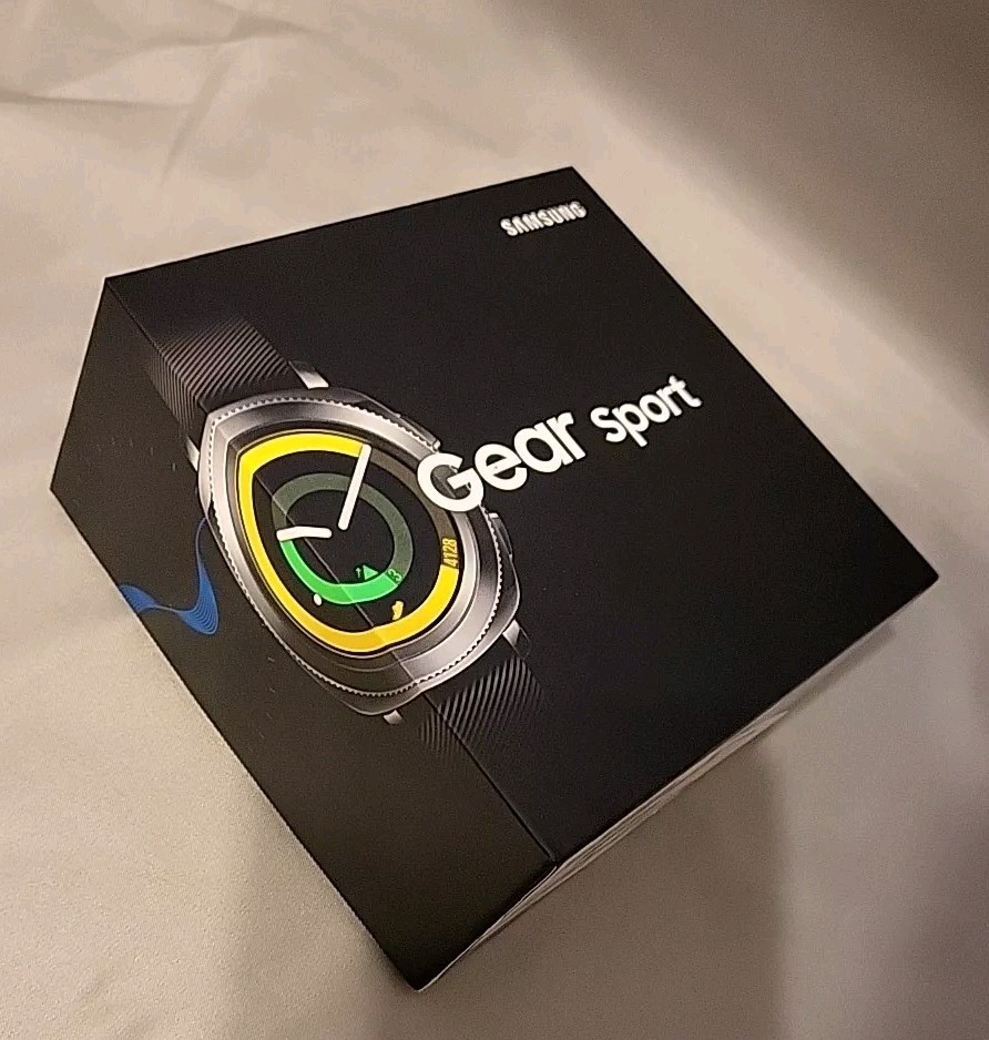 Samsung Gear Sport SM-R600 44.6mm Black Case Silicone Band Classic Buckle