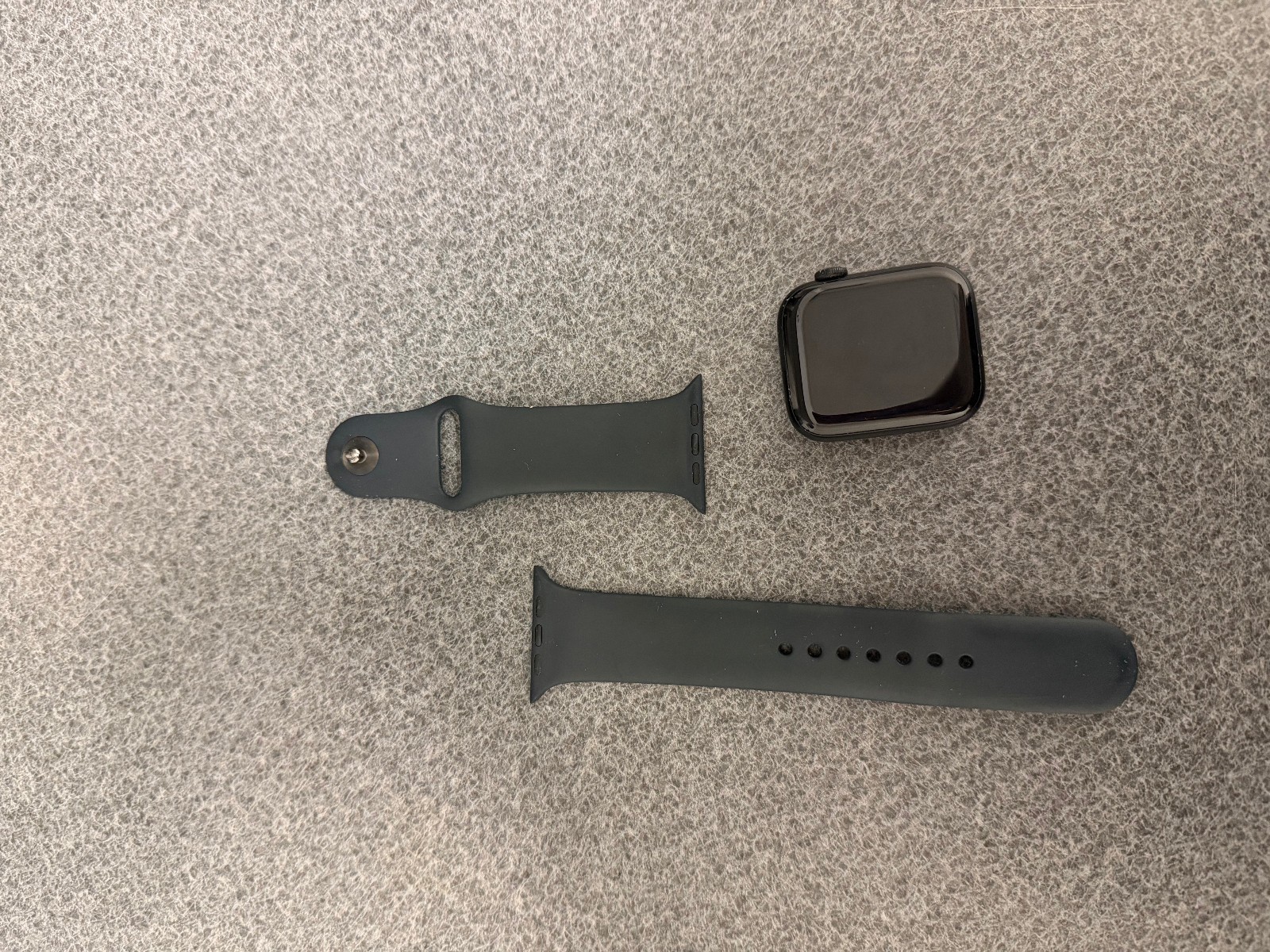 Apple Watch SE (2022) 40mm Midnight Aluminum Case with Sport Band, M/L (GPS +…