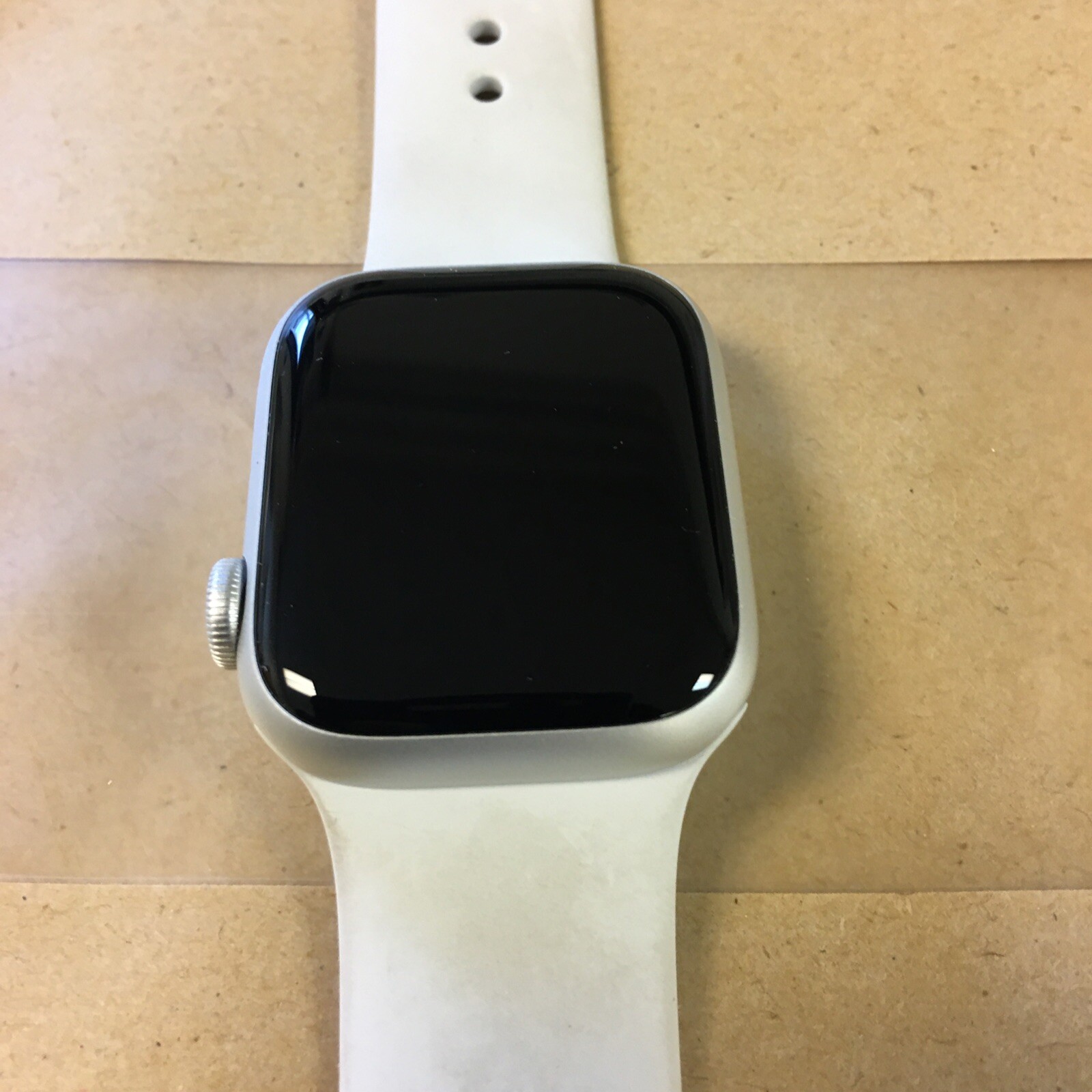 Apple Watch Series 8 GPS 41mm Silver Aluminum Case White Sport Band Smartwatch
