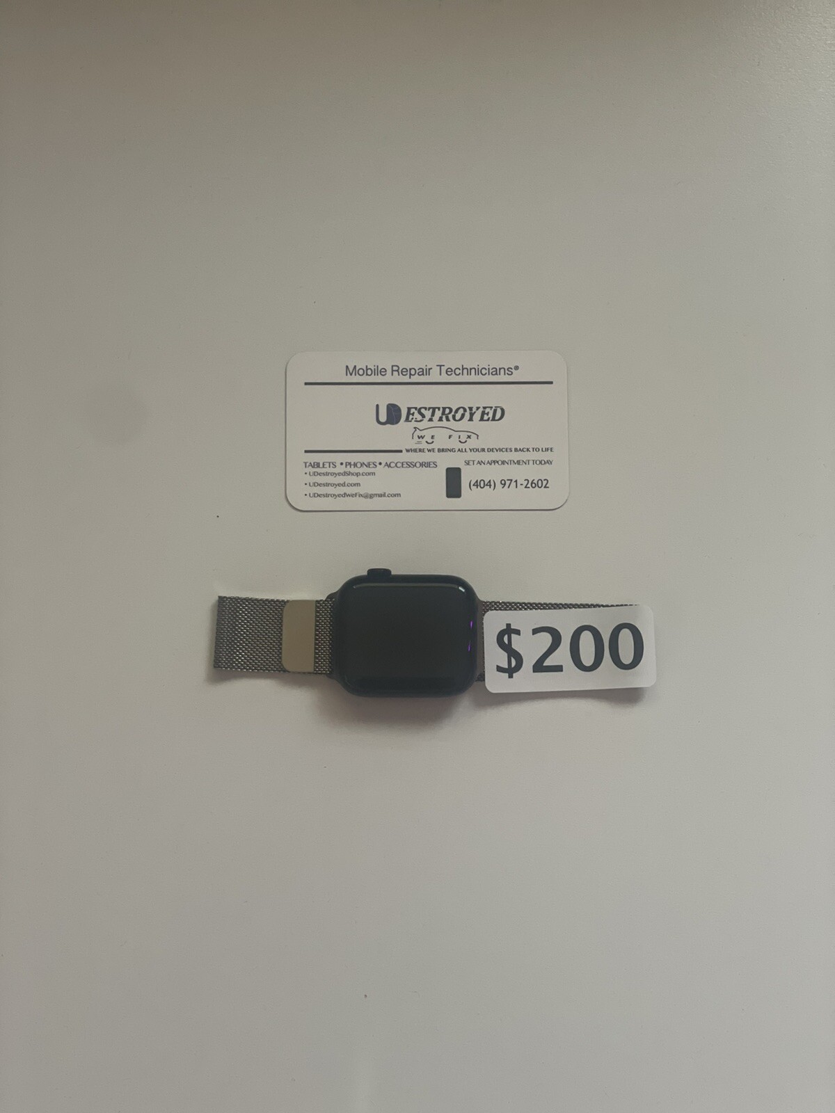 Apple Watch SE 44mm Midnight Space Gray Aluminum Case with Midnight Sport…