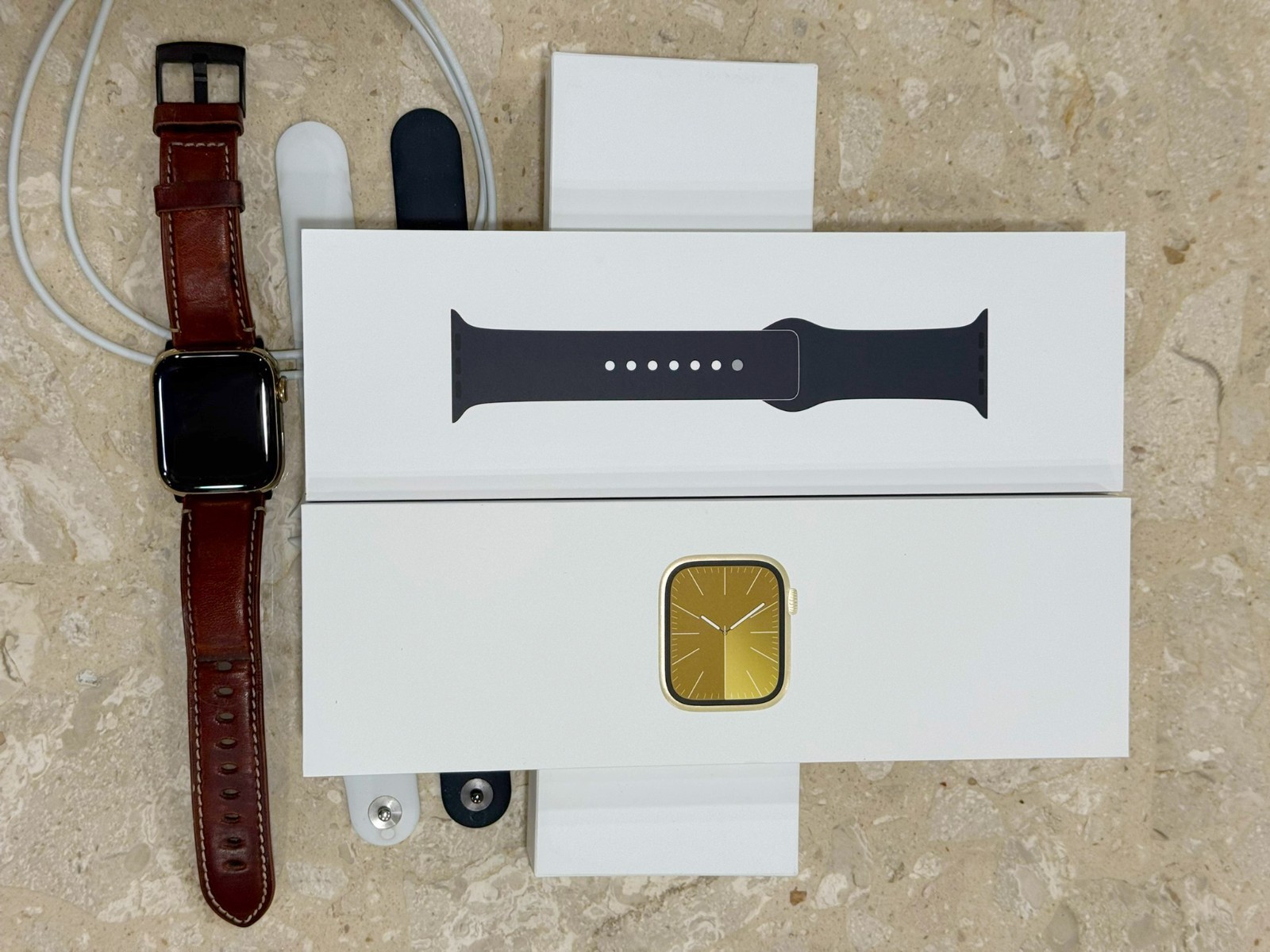 Apple Watch Series 9 GOLD Stainless Steel (Cellular) & 3 Straps / 95% Battery