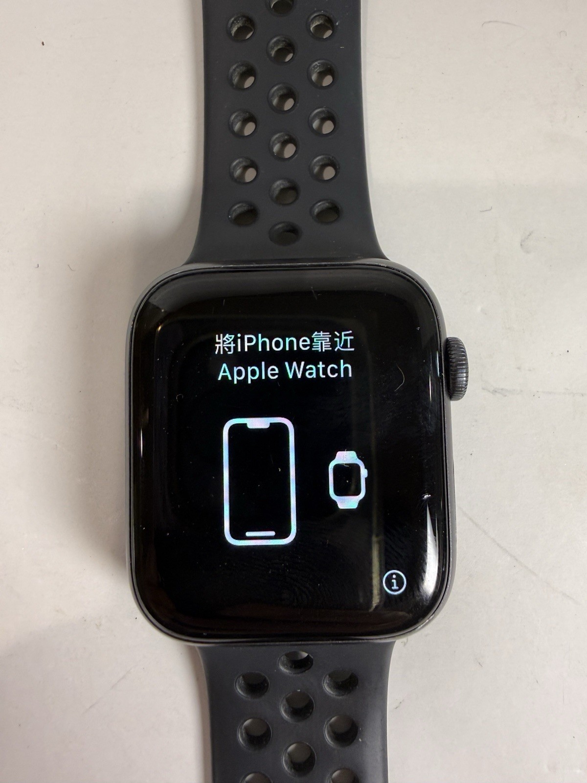 Apple Watch Series 5 44mm GPS Space Gray Aluminum Nike Sport Band A2093