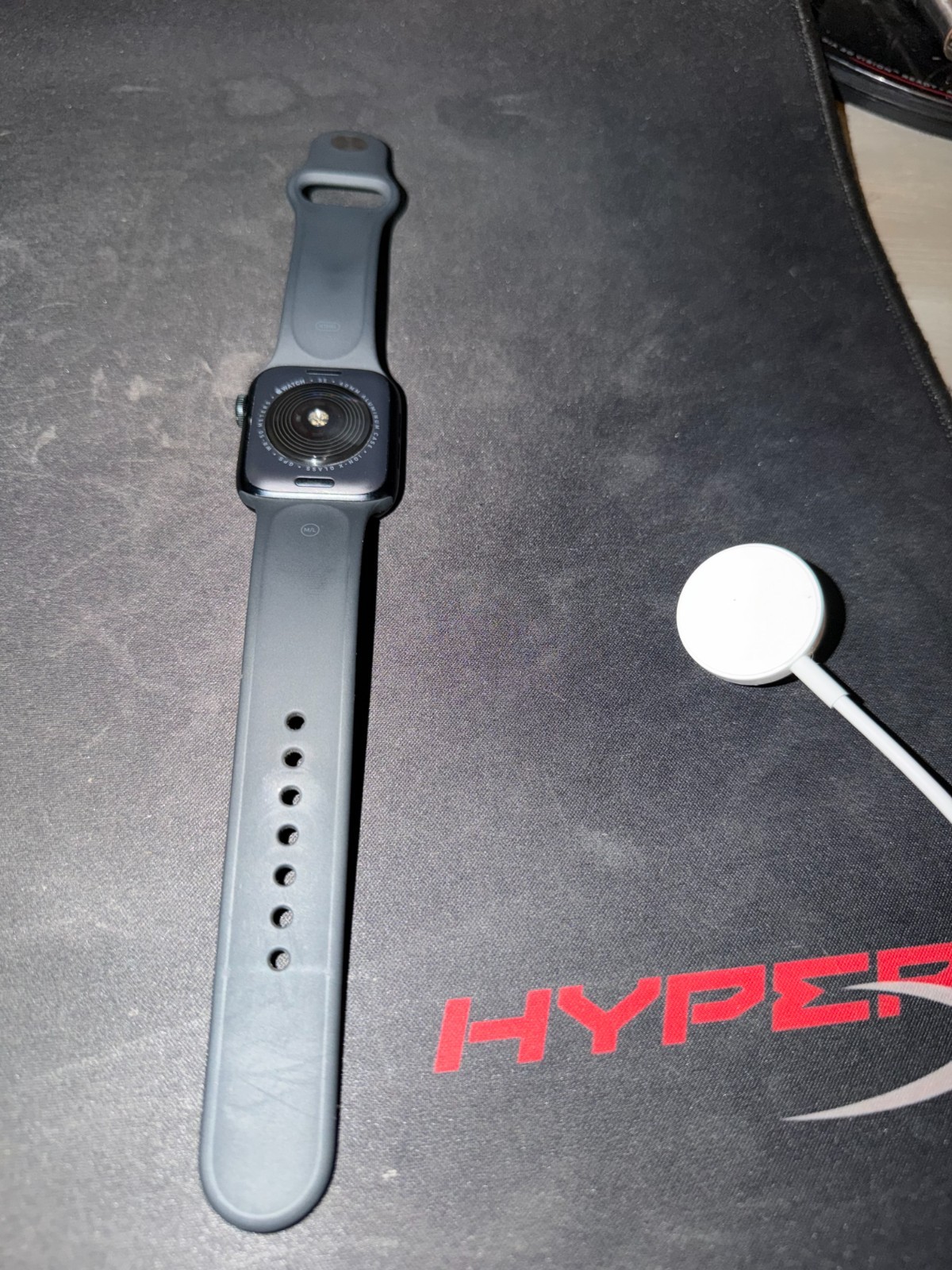 Apple Watch SE 2nd GEN 40mm Midnight Sport Band [BASICALLY NEW] 98% Battr Health