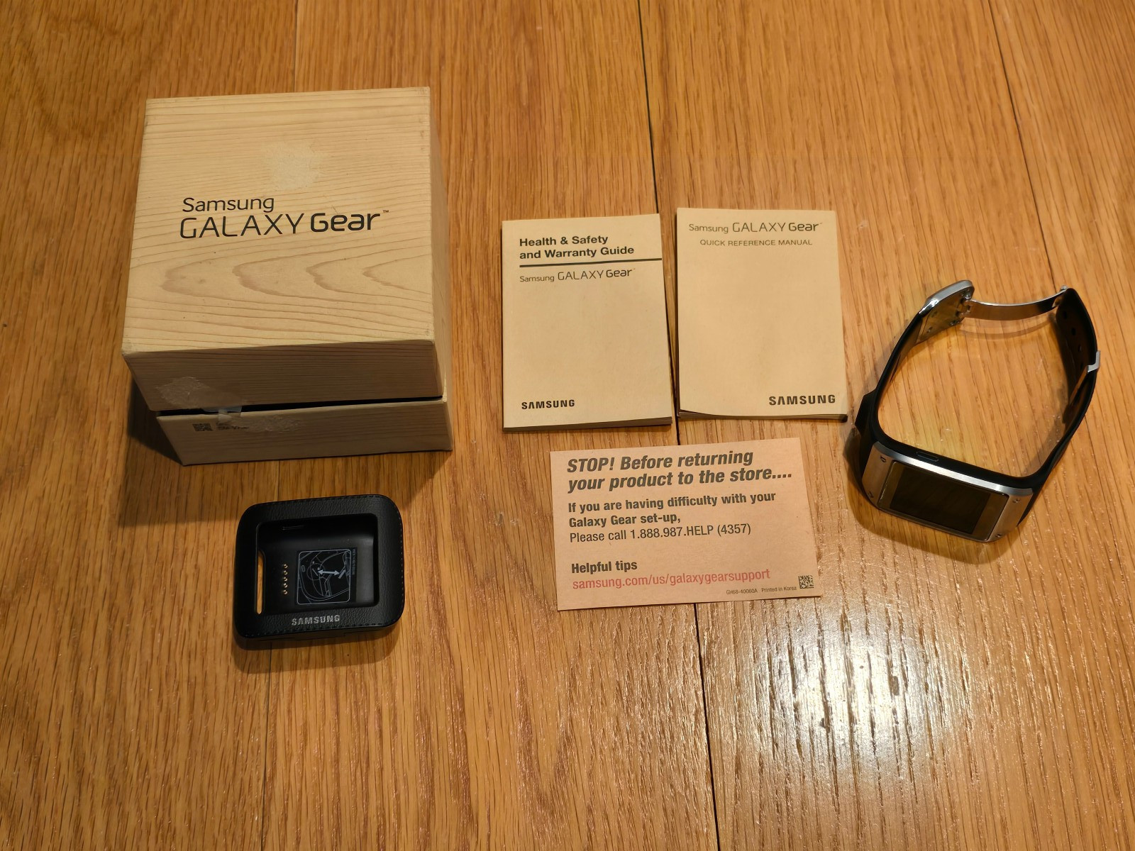Smart Watch Samsung Galaxy Gear SM-V700 w/ Bracelet Camera