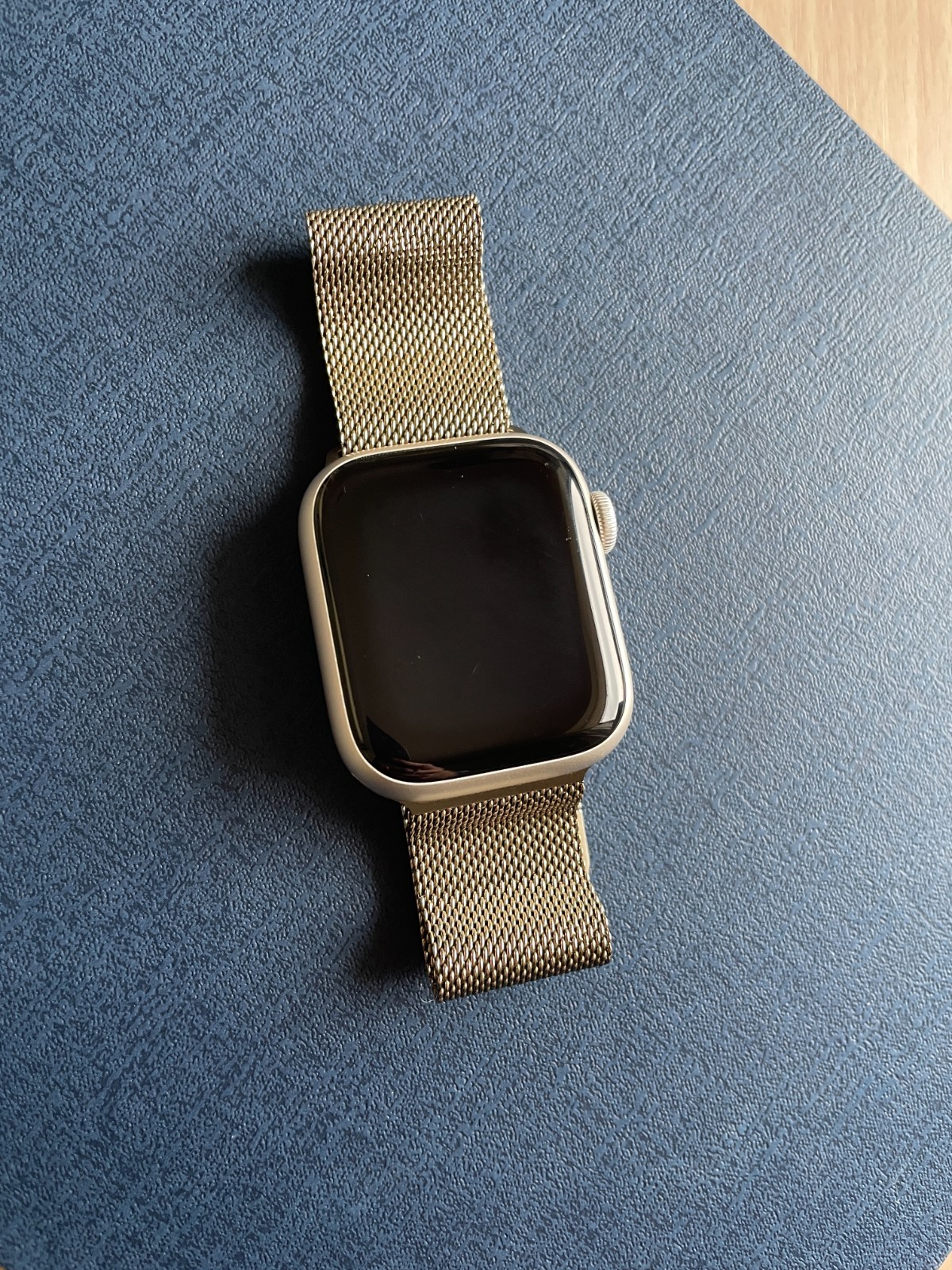 Apple Watch Series 8, 41mm Gold Aluminium Ceramic Case & Milanese Loop. 32MG