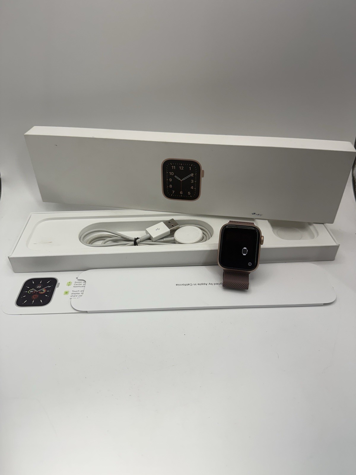 Apple Watch SE 40mm Gold Aluminum Case GPS Smartwatch – Unlocked Factory Reset