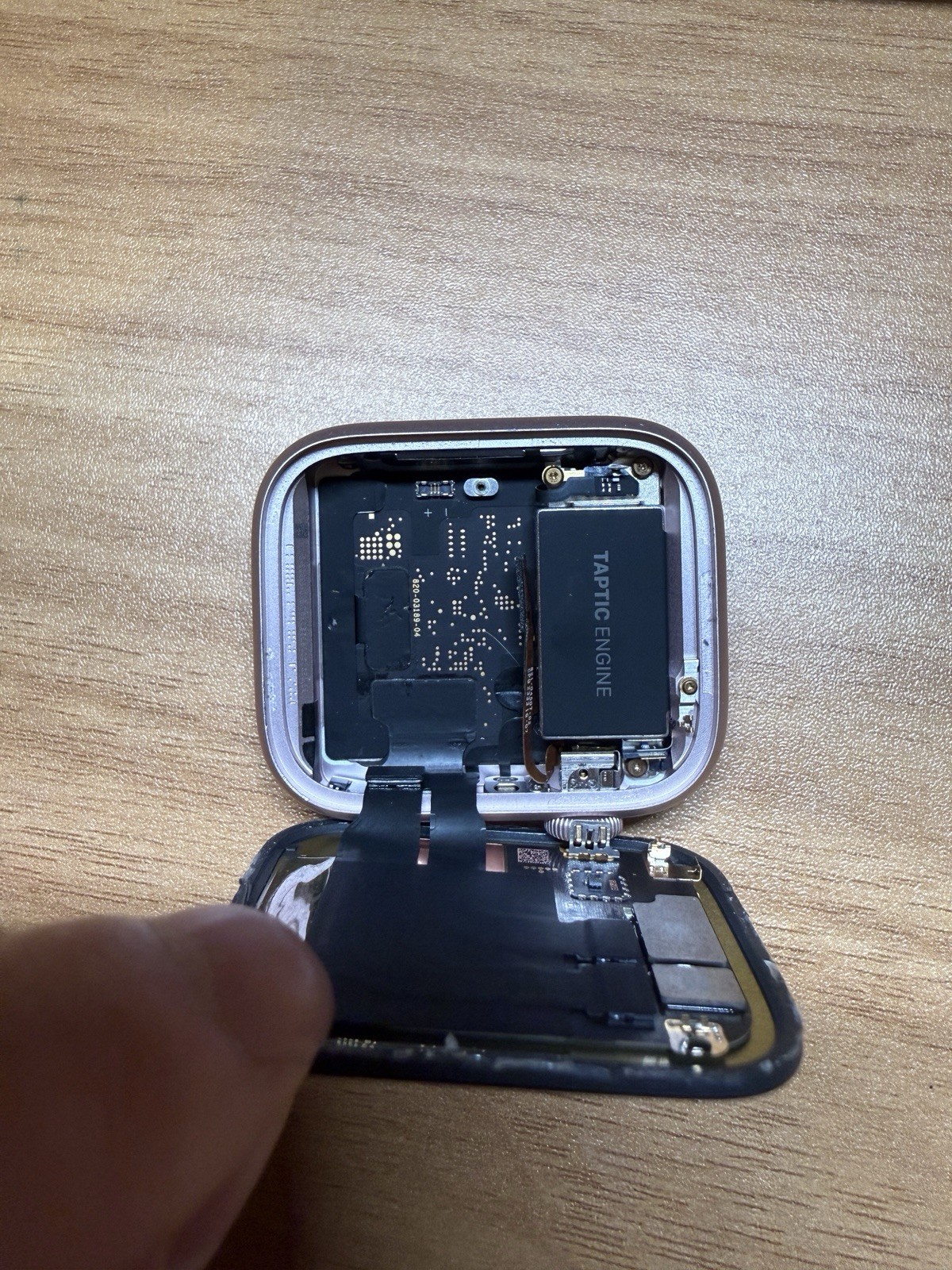 Apple Watch Series 9 45mm Pink GPS FOR PARTS Powers On No Display iPhone Detects