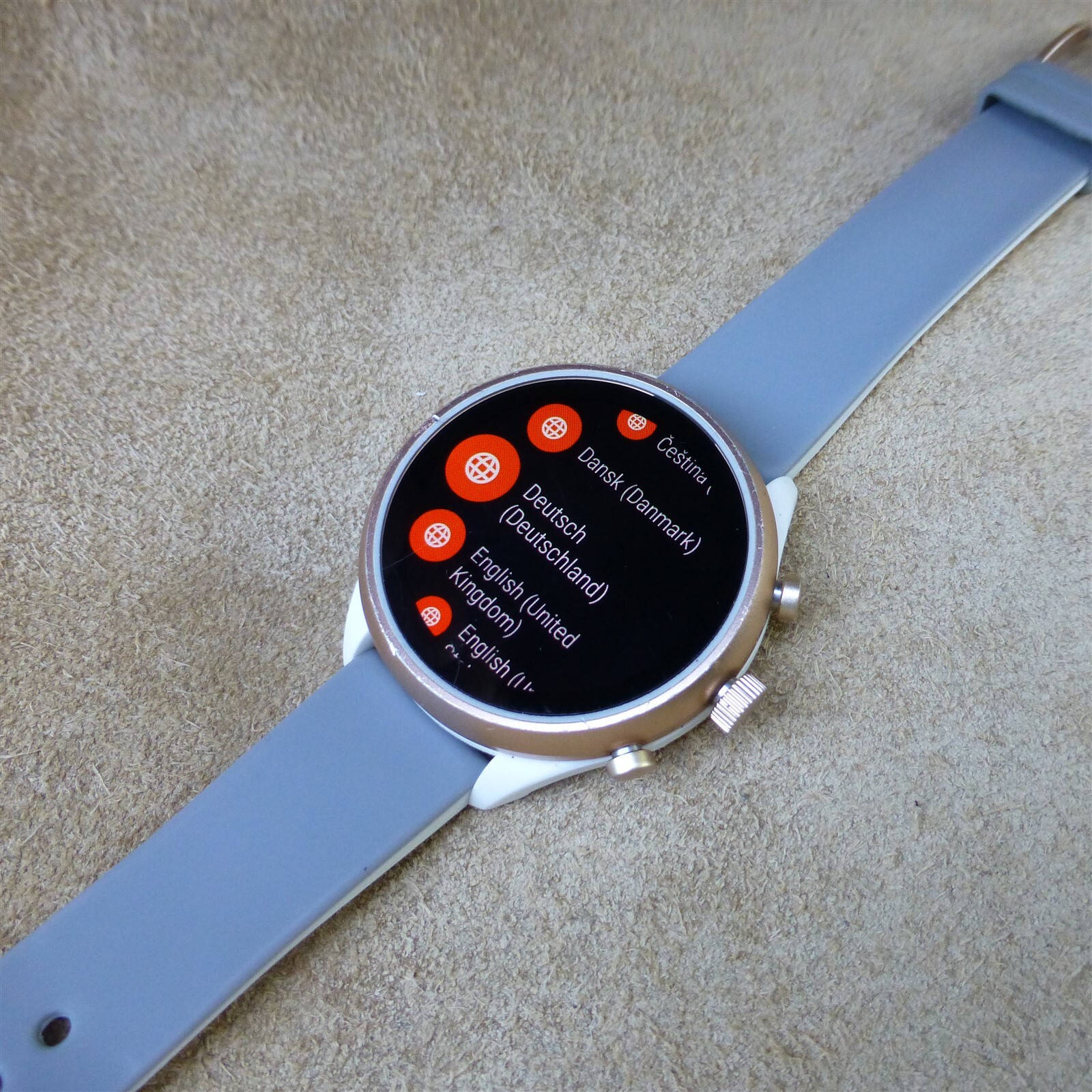 NO GPS FTW6025 Fossil Sport Women’s 41mm Silicone Fitness Smartwatch Gray Bundle