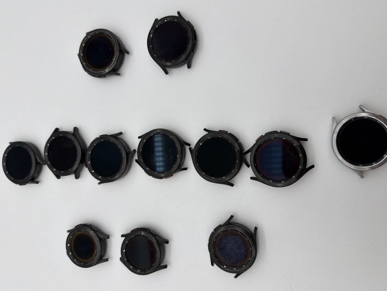 Lot of 12 Samsung Galaxy Watch4 R880 R890 R895 LTE 42mm/46mm – Tested Reset