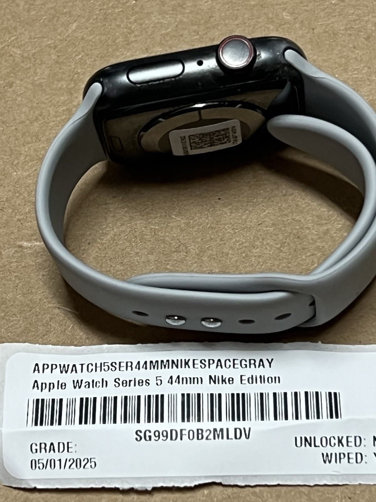 Apple Watch Series 5 44mm black Aluminum Case Sport Band GPS-LTE- burn