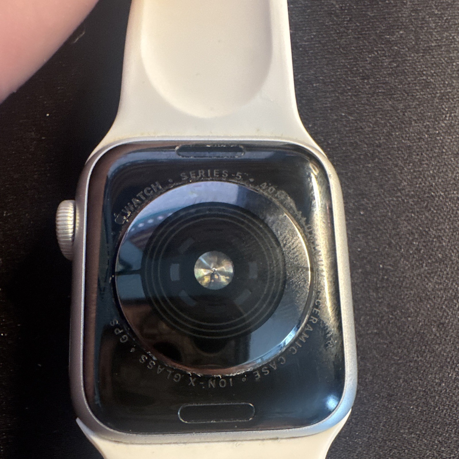 Apple Watch Series 5 40mm GPS Smartwatch Silver Aluminum Case White Band