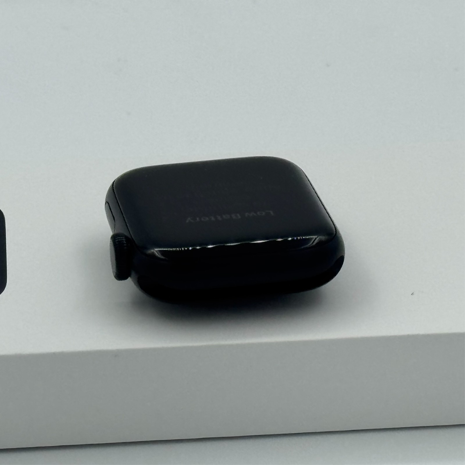 Apple Watch SE 3 40mm GPS Midnight Aluminum S/M Sport Band MEH94LW/A Excellent