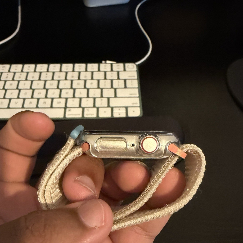 Apple Watch SE gen 2 Silver Case Beige Nylon Band Compass Unlockked cellular!!!