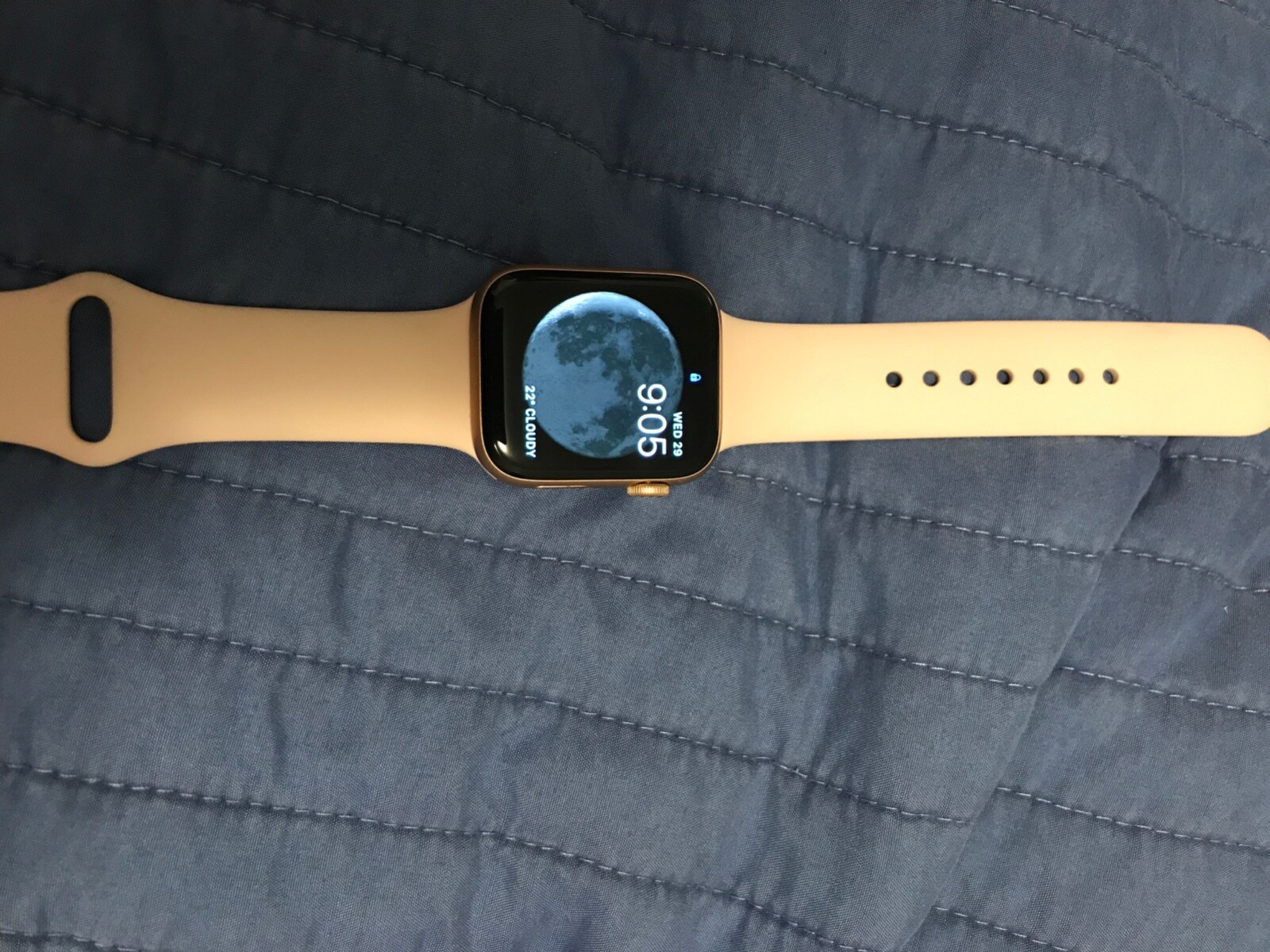 Apple Watch Series 4 44 mm Gold Aluminum Case with Pink Sand Sport Band (GPS…