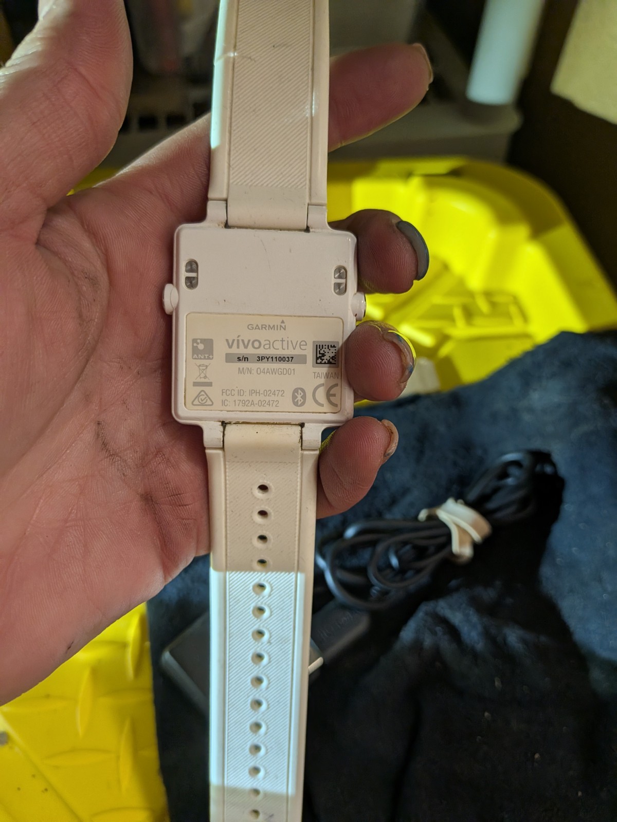 Garmin vivoactive 43mm Smartwatch White Silicone Band, Bluetooth iOS/Android