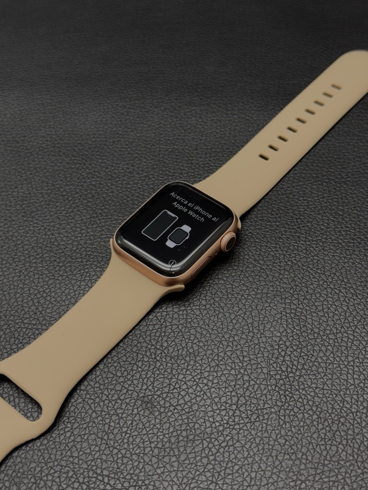 Apple Watch Series 5 40mm (GPS) Rose Gold – A2092 W/ Band LOCKED For Parts Only