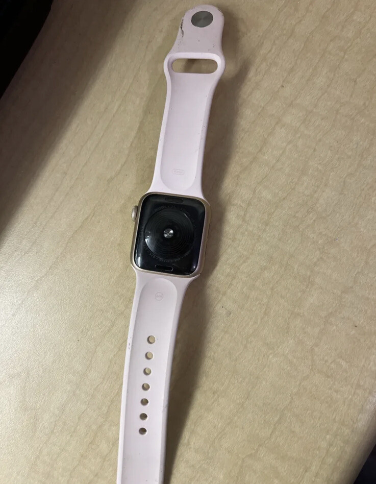 Apple Watch SE 40mm Gold Aluminum Case with Pink Sand Sport Band – Regular (GPS)