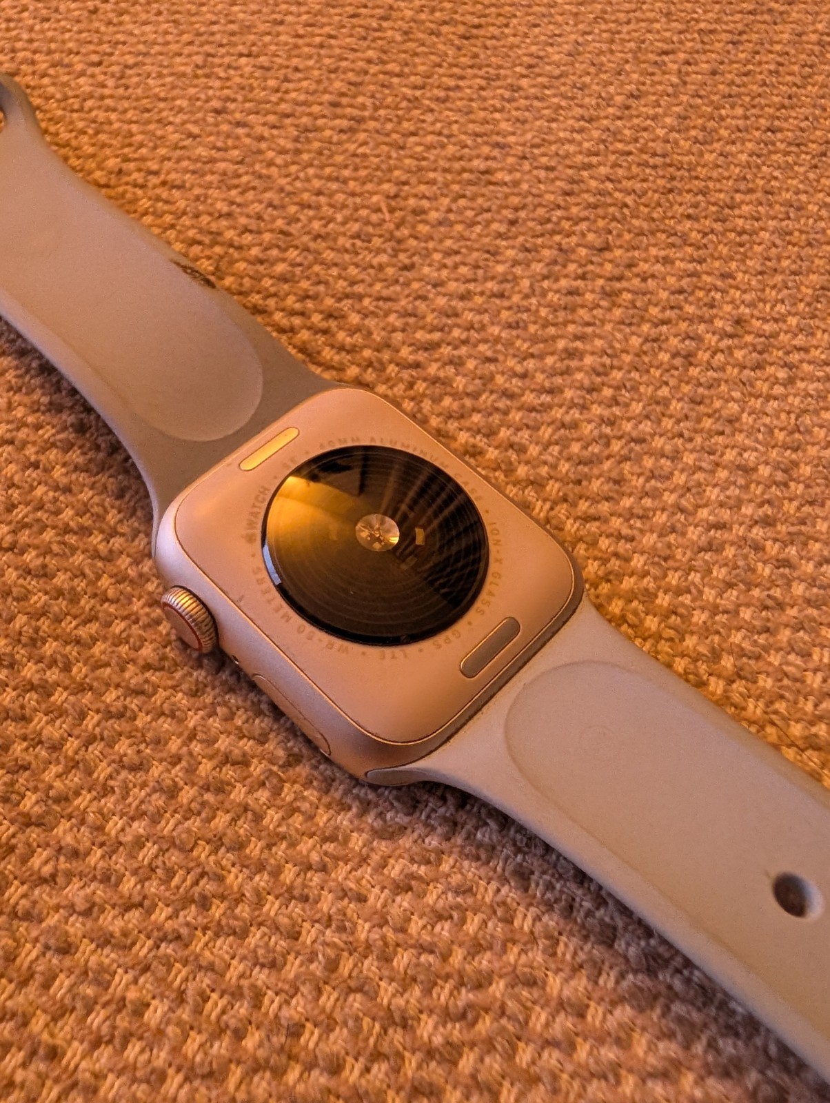 Apple Watch Series SE (2nd Gen) 40mm GPS LTE for Parts & Repair NOT WORKING Lock