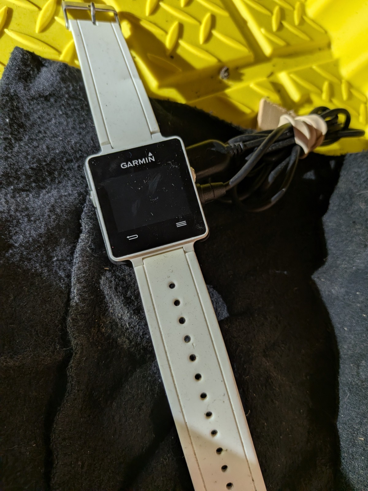 Garmin vivoactive 43mm Smartwatch White Silicone Band, Bluetooth iOS/Android