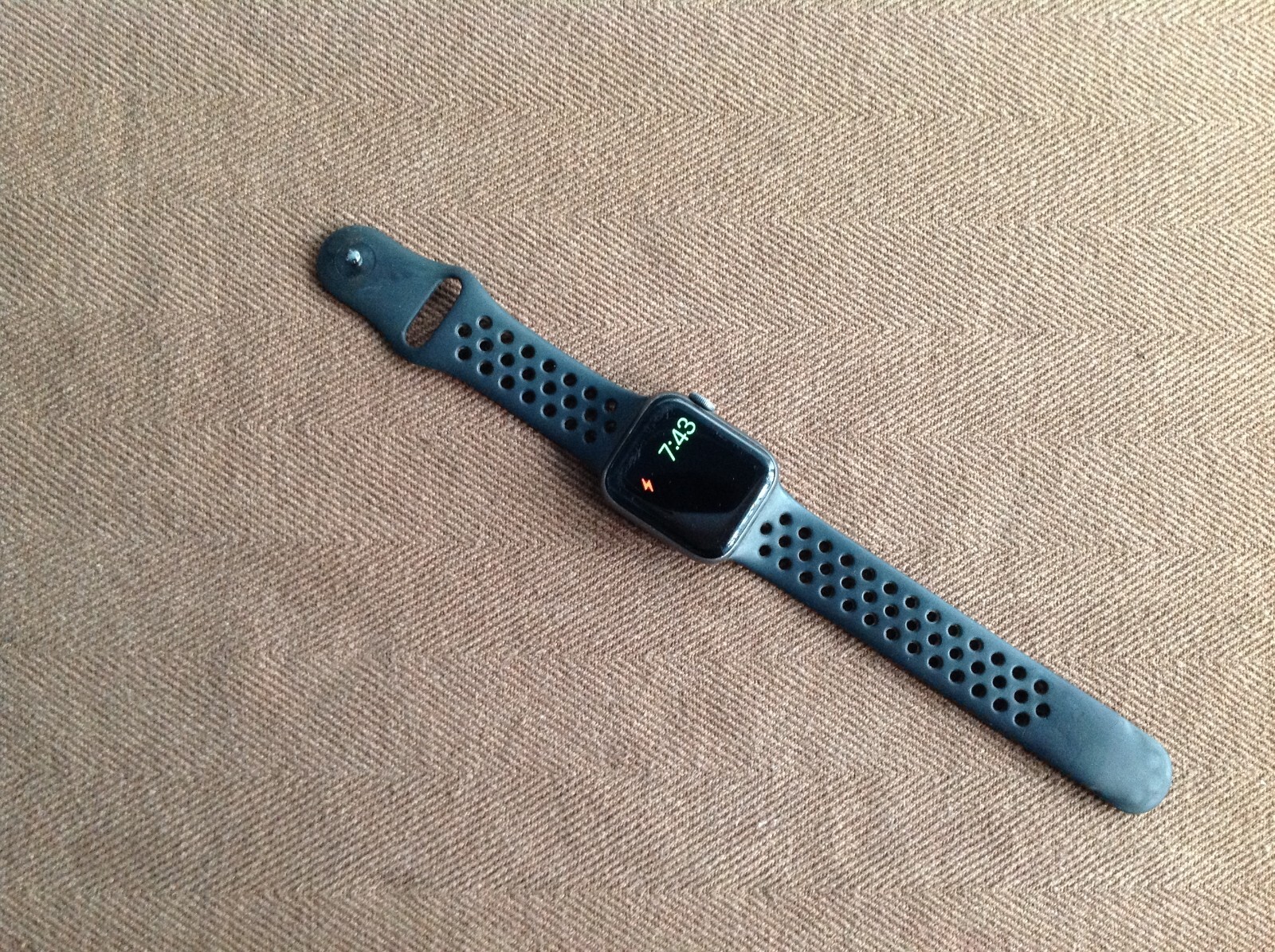 Apple Watch Series 4 Nike 40mm Aluminum & Ceramic Case 10NX Glass GPS LTE WR 50