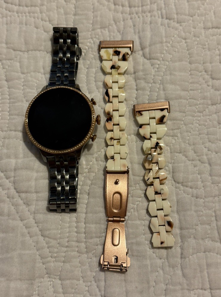 Fossil Gen 6 Smartwatch with extra band ladies used working woman’s watch