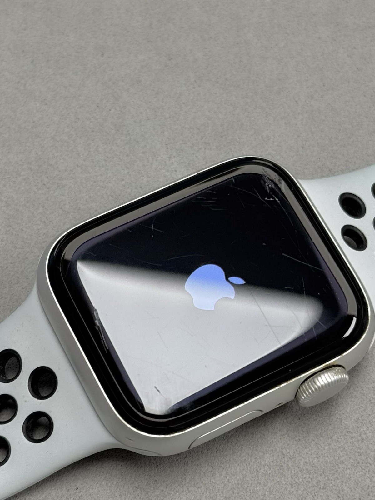 Apple Watch SE (40mm) Nike Edition GPS – Silver Aluminum