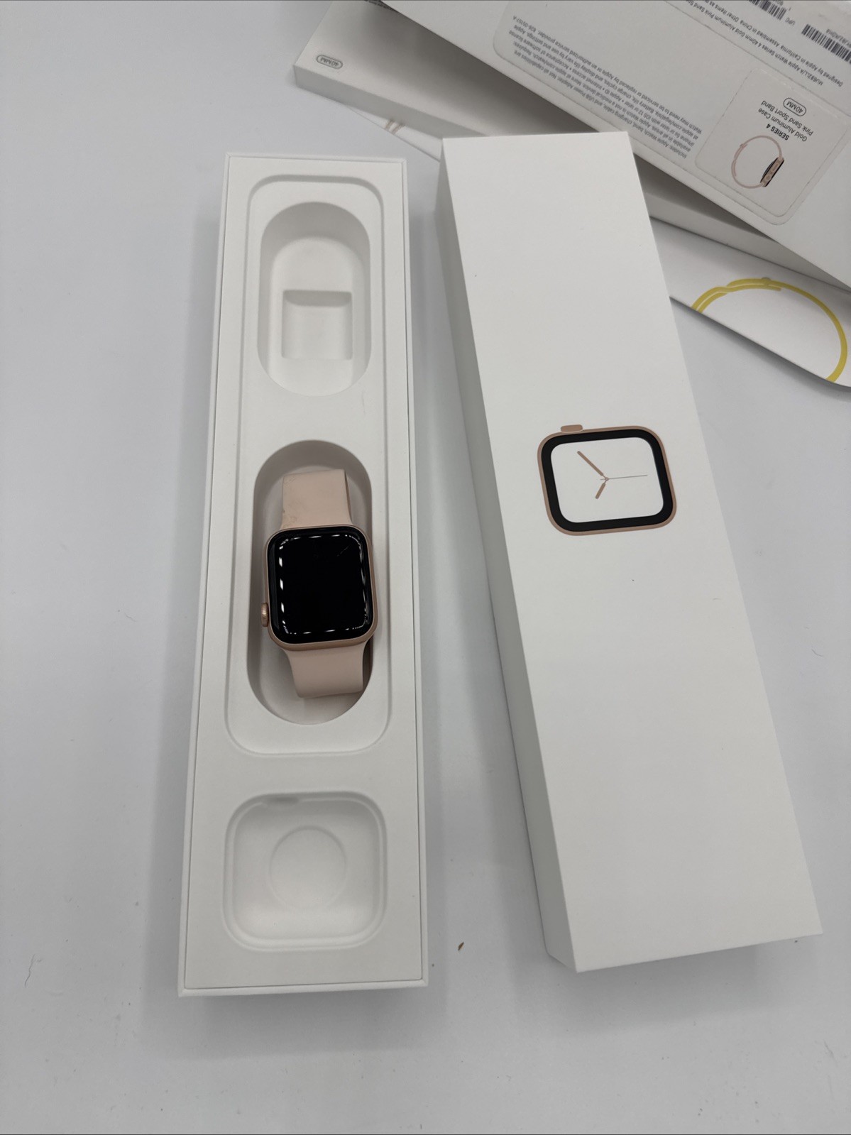 Apple Watch Series 4 40 mm Gold Aluminum Case with Pink Sand Sport Band