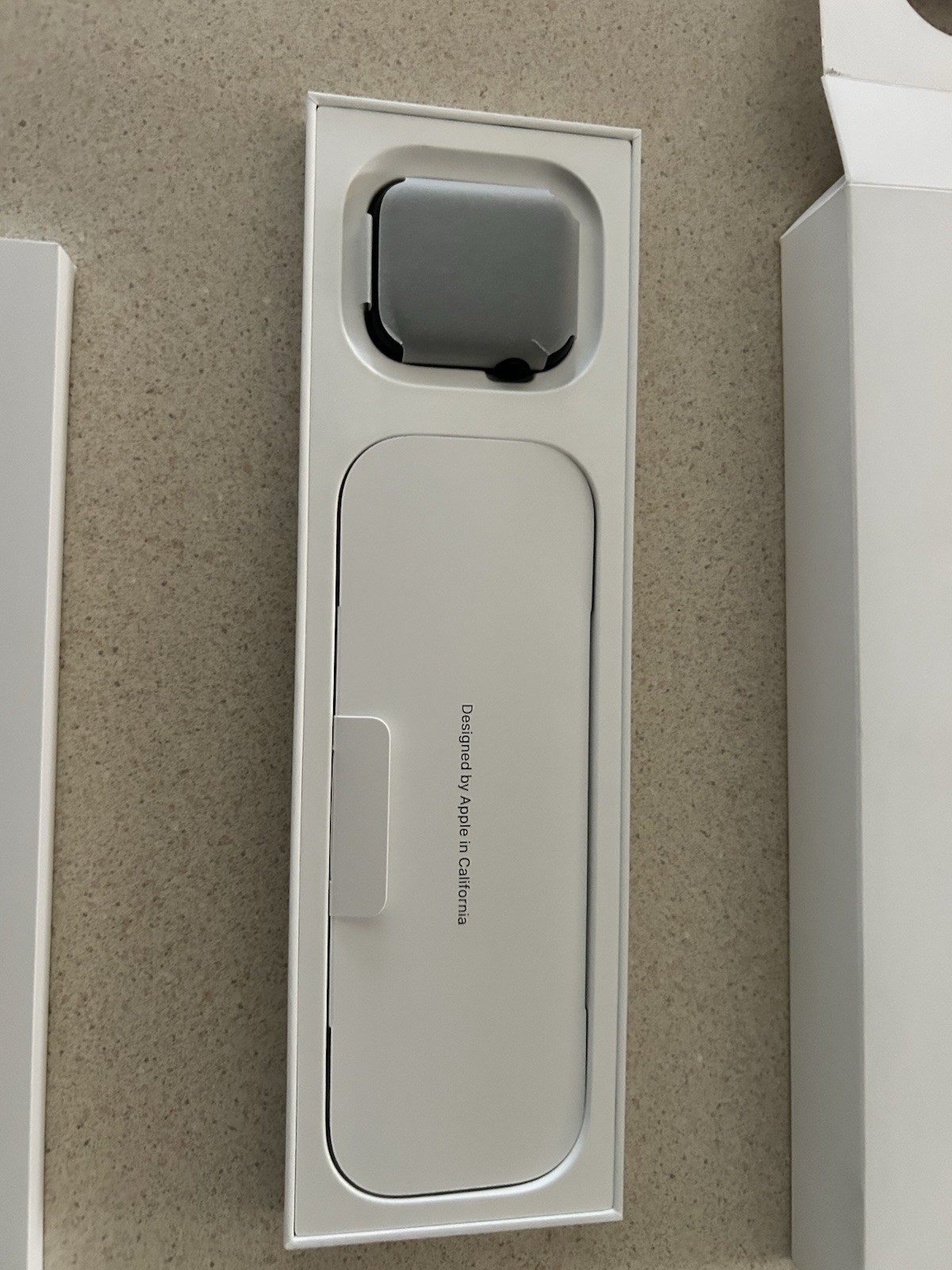 Apple Watch SE 3 44mm Midnight Aluminum Case Silicone Band Model A3328 CEL